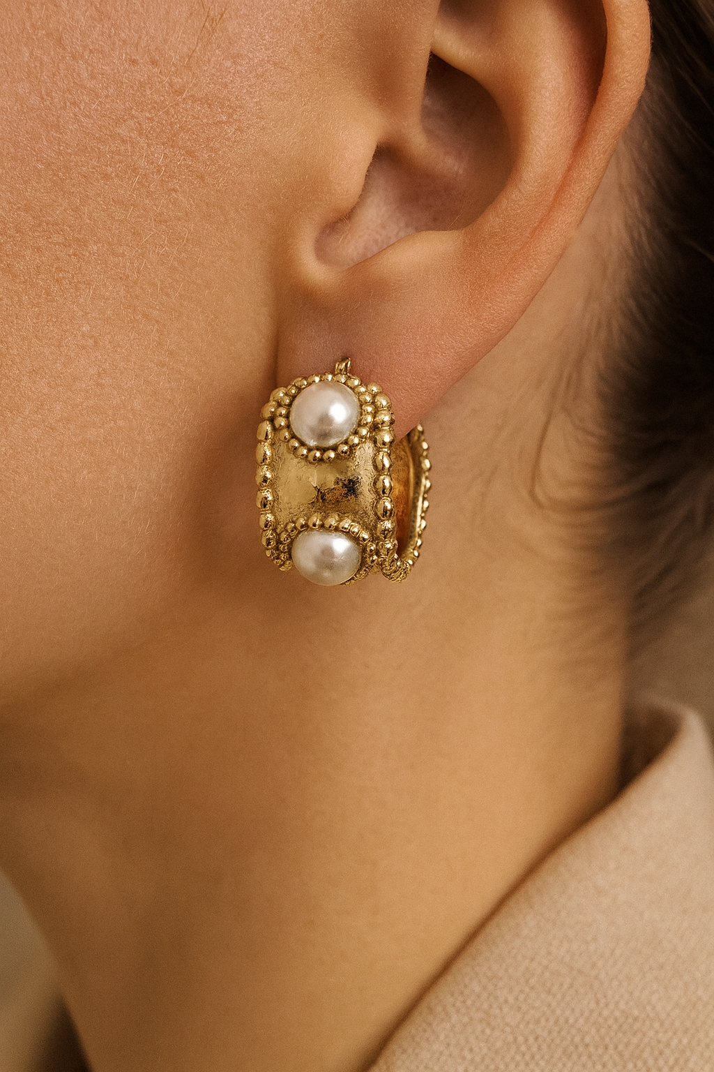 YAZI PEARL HOOP EARRINGS