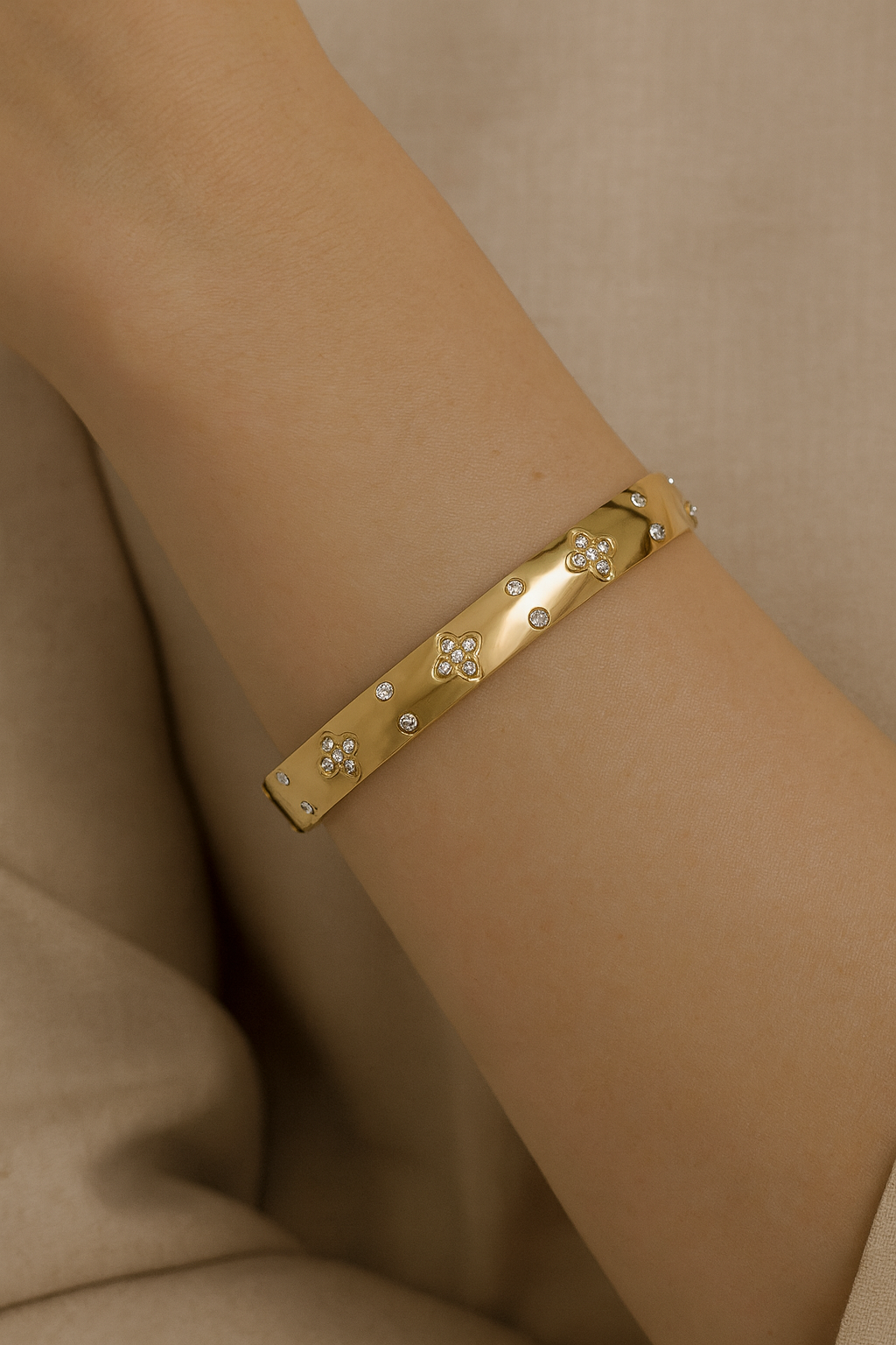 MINE CLOVER BANGLE
