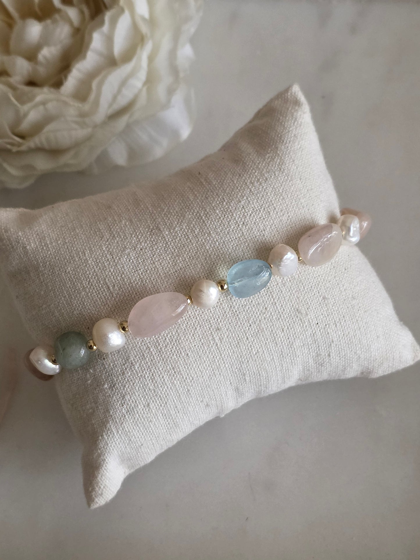 Natural stone and pearl bracelet