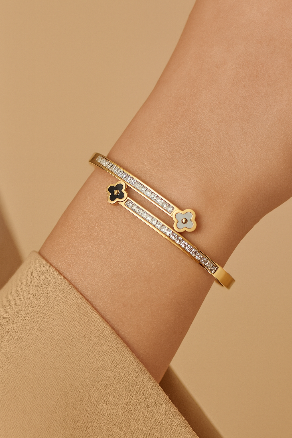 ASHIRA CLOVER BANGLE