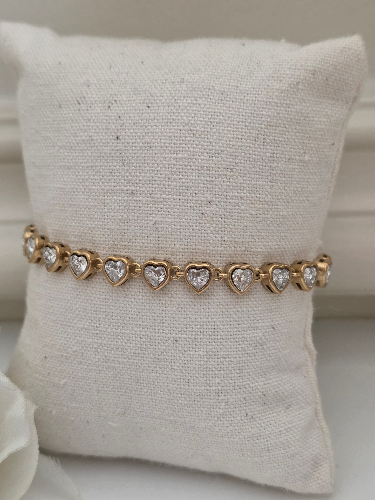 NESIL HEART TENNIS BRACELET