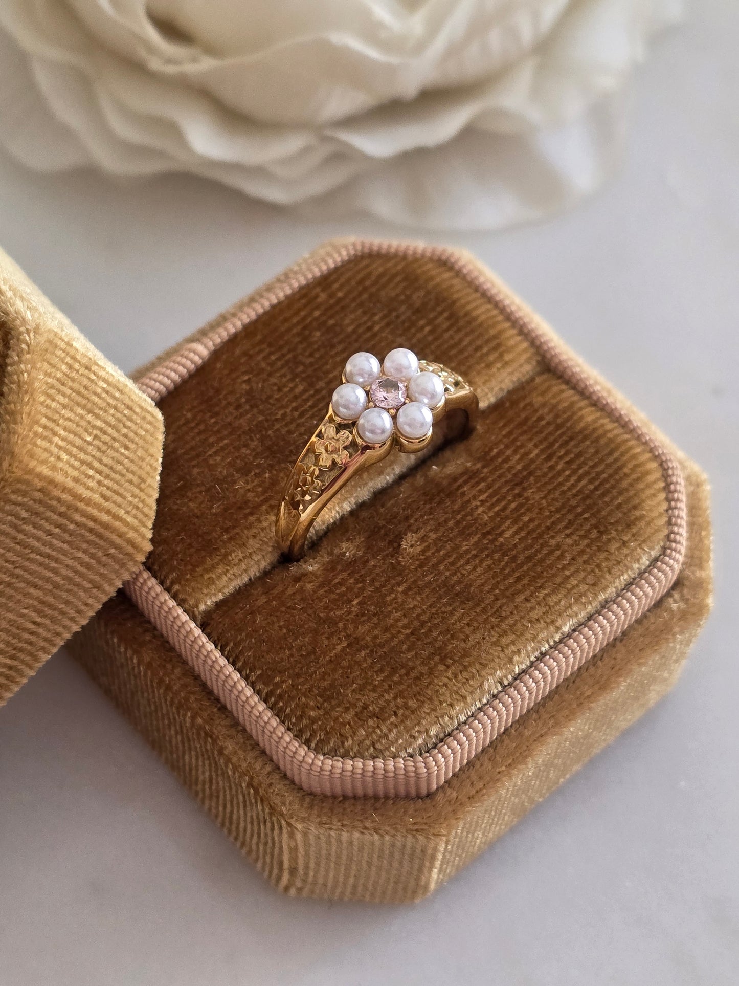 ALIYNA PEARL FLOWER RING
