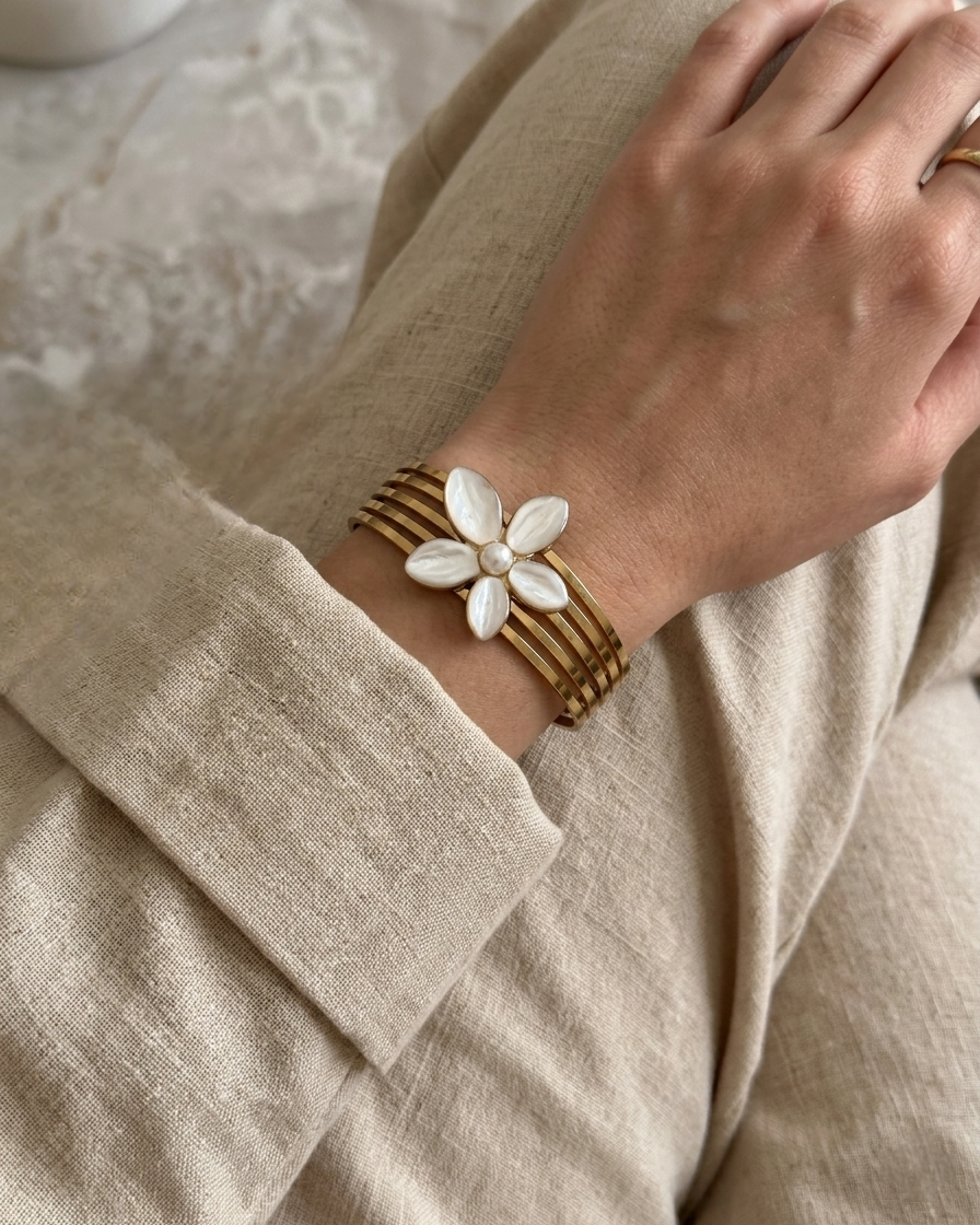 ZERAN FLOWER BANGLE