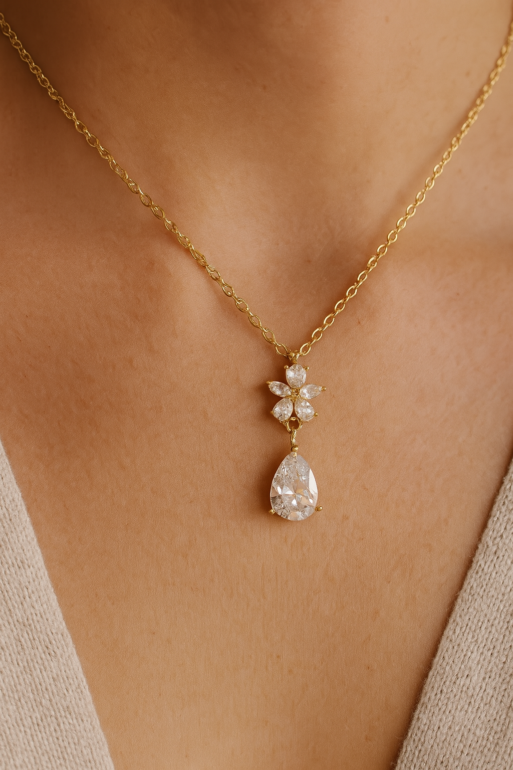 GULCE PENDANT NECKLACE