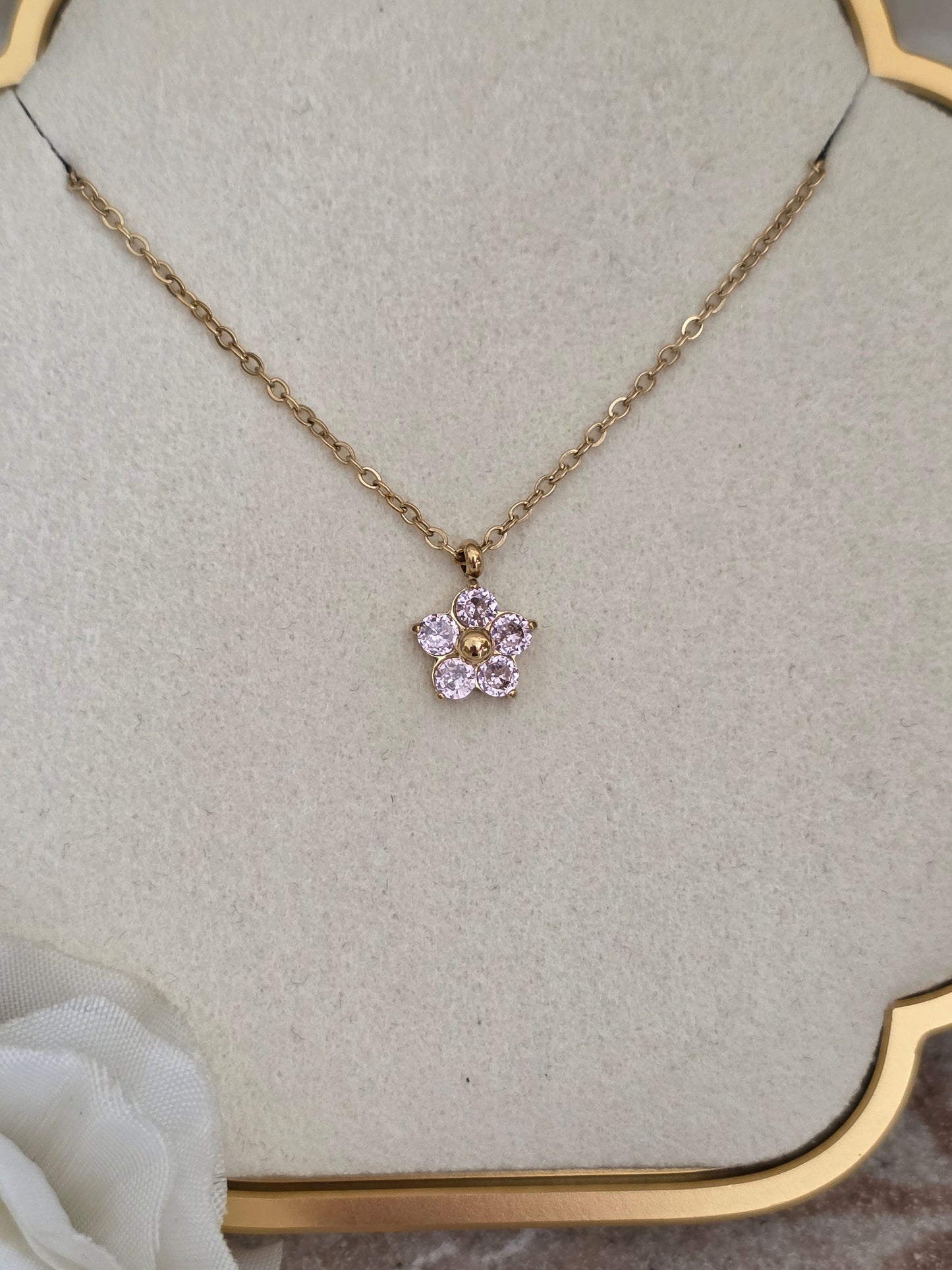 AFTA FLOWER PENDANT NECKLACE