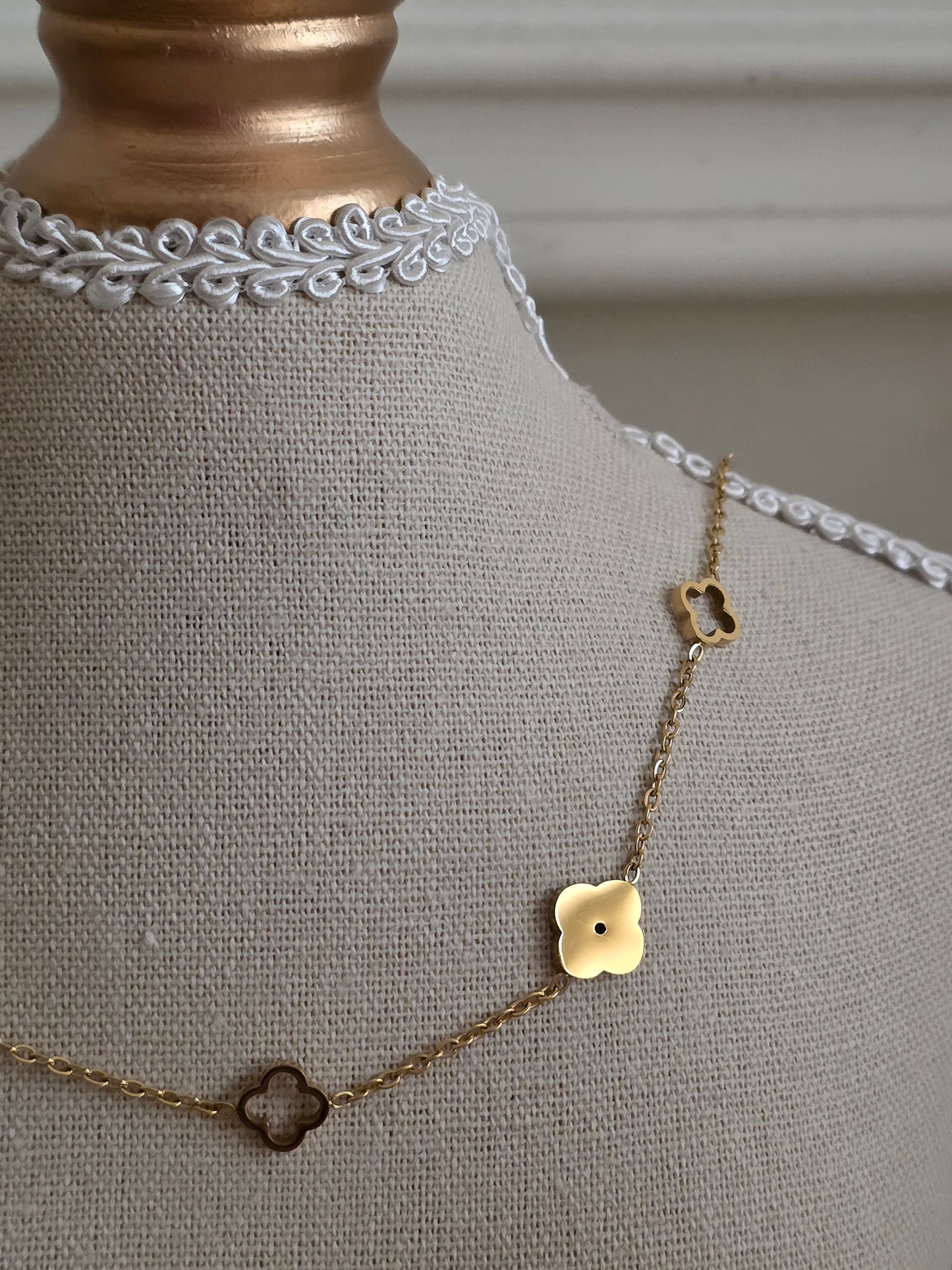EZEL CLOVER NECKLACE