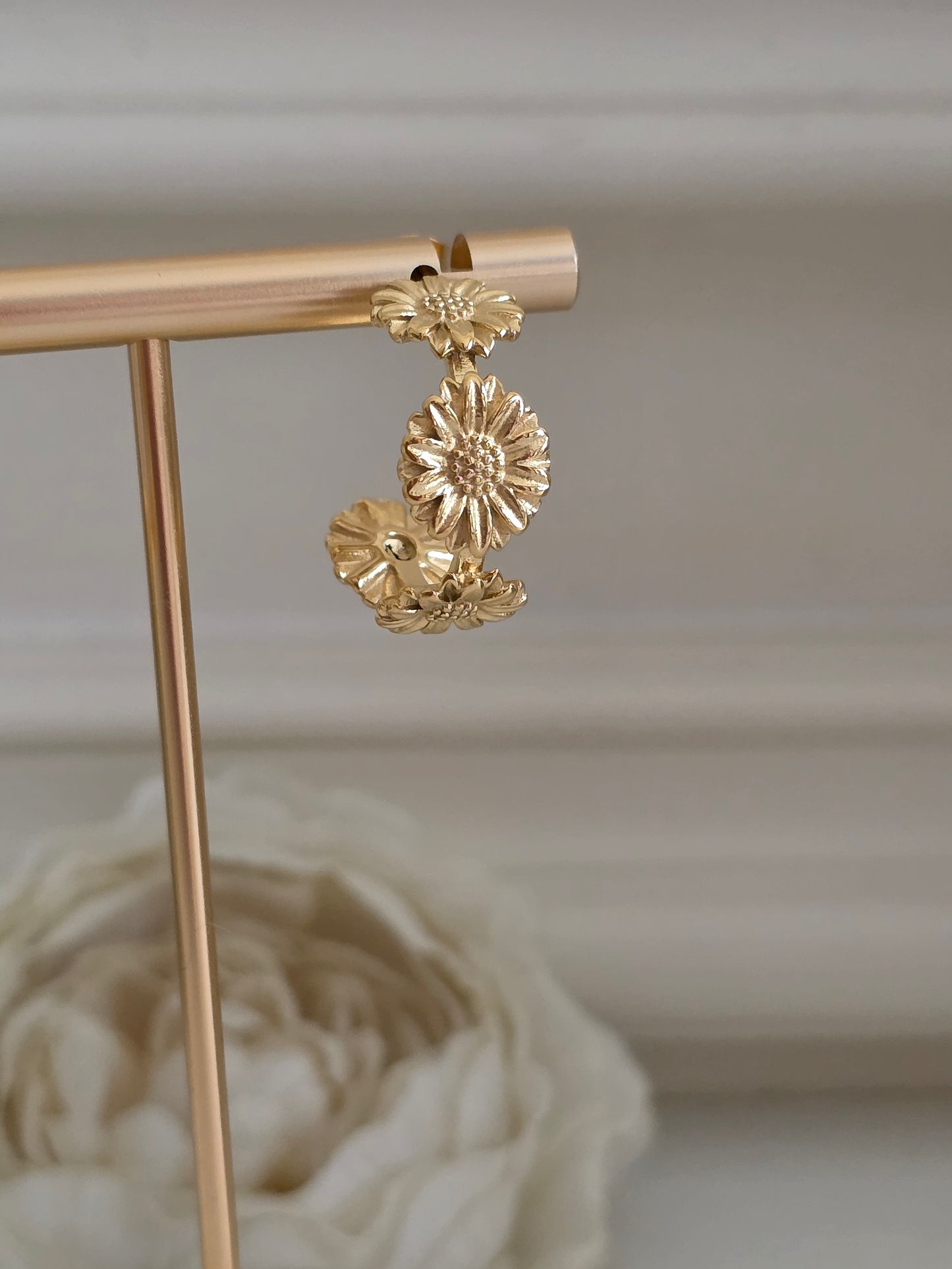 LILAY FLOWER HOOP EARRINGS