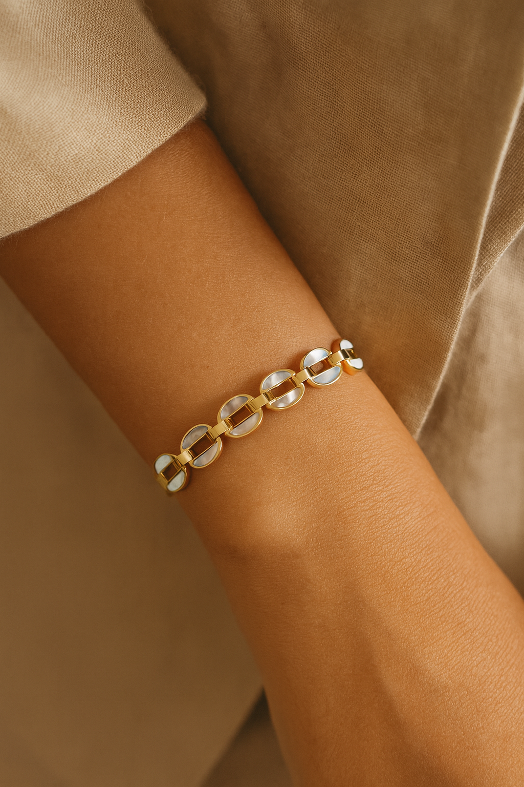ALORA BANGLE