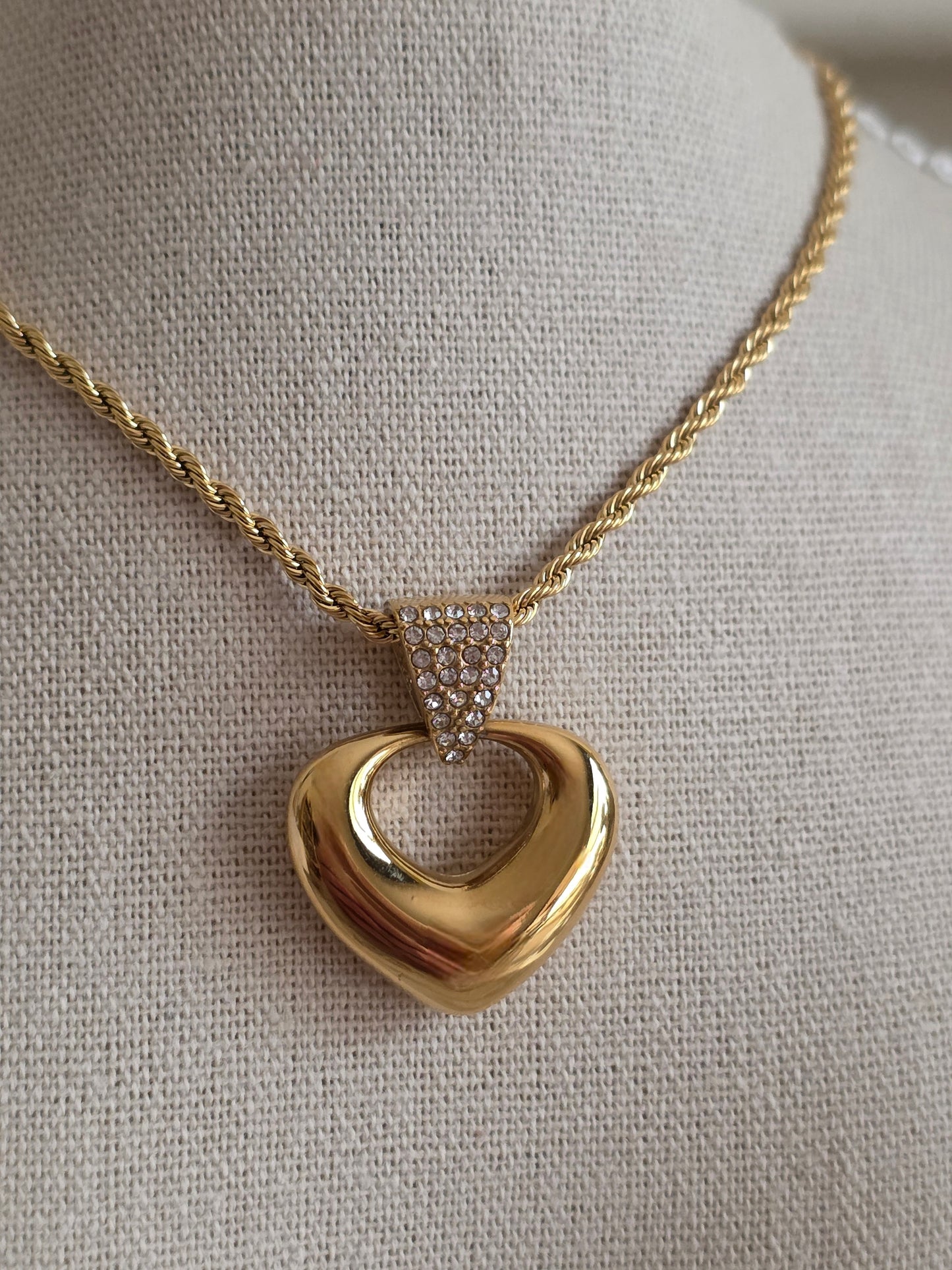 VERAN NECKLACE