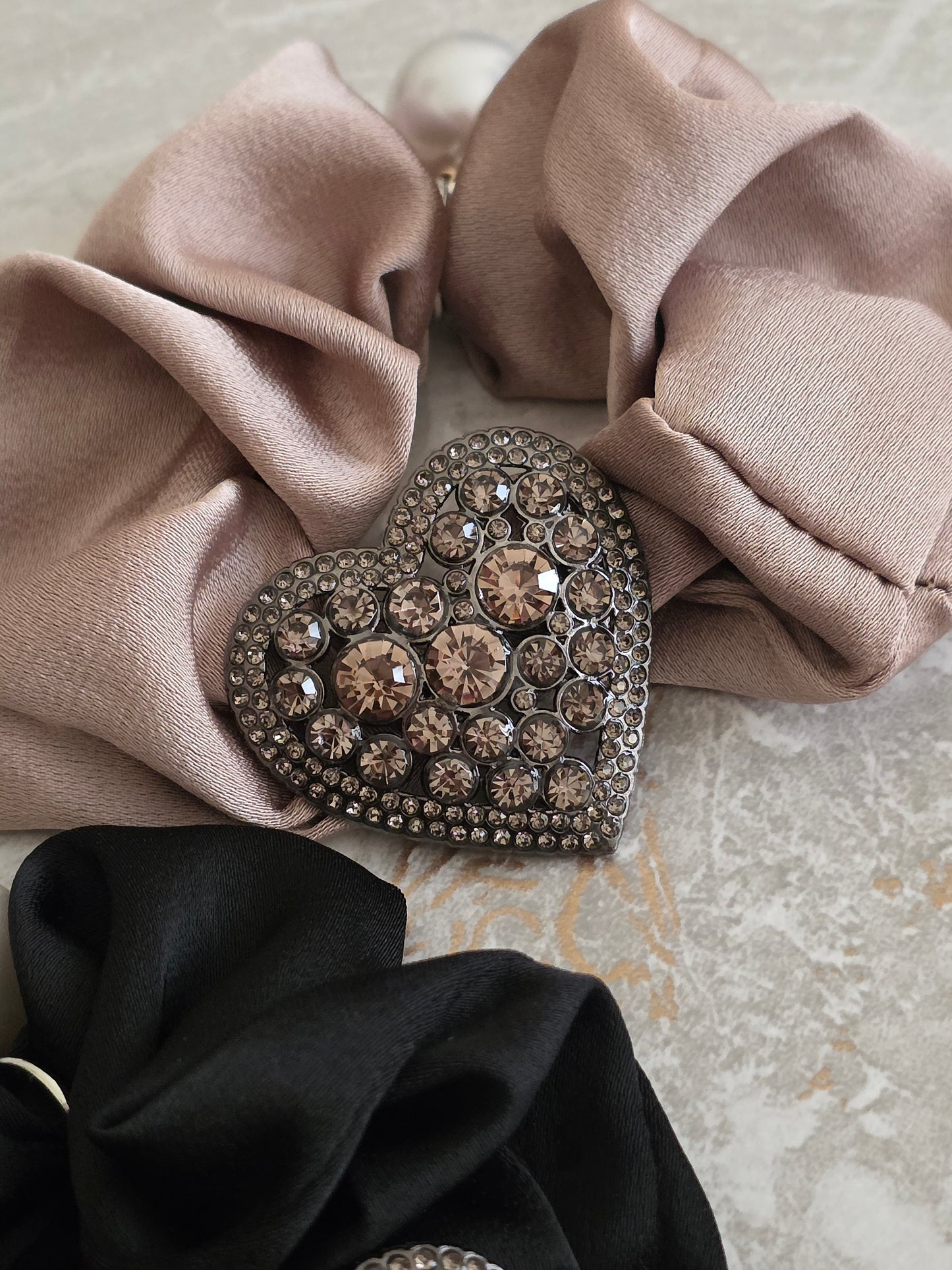 RHINESTONE HEART HAIR TIE