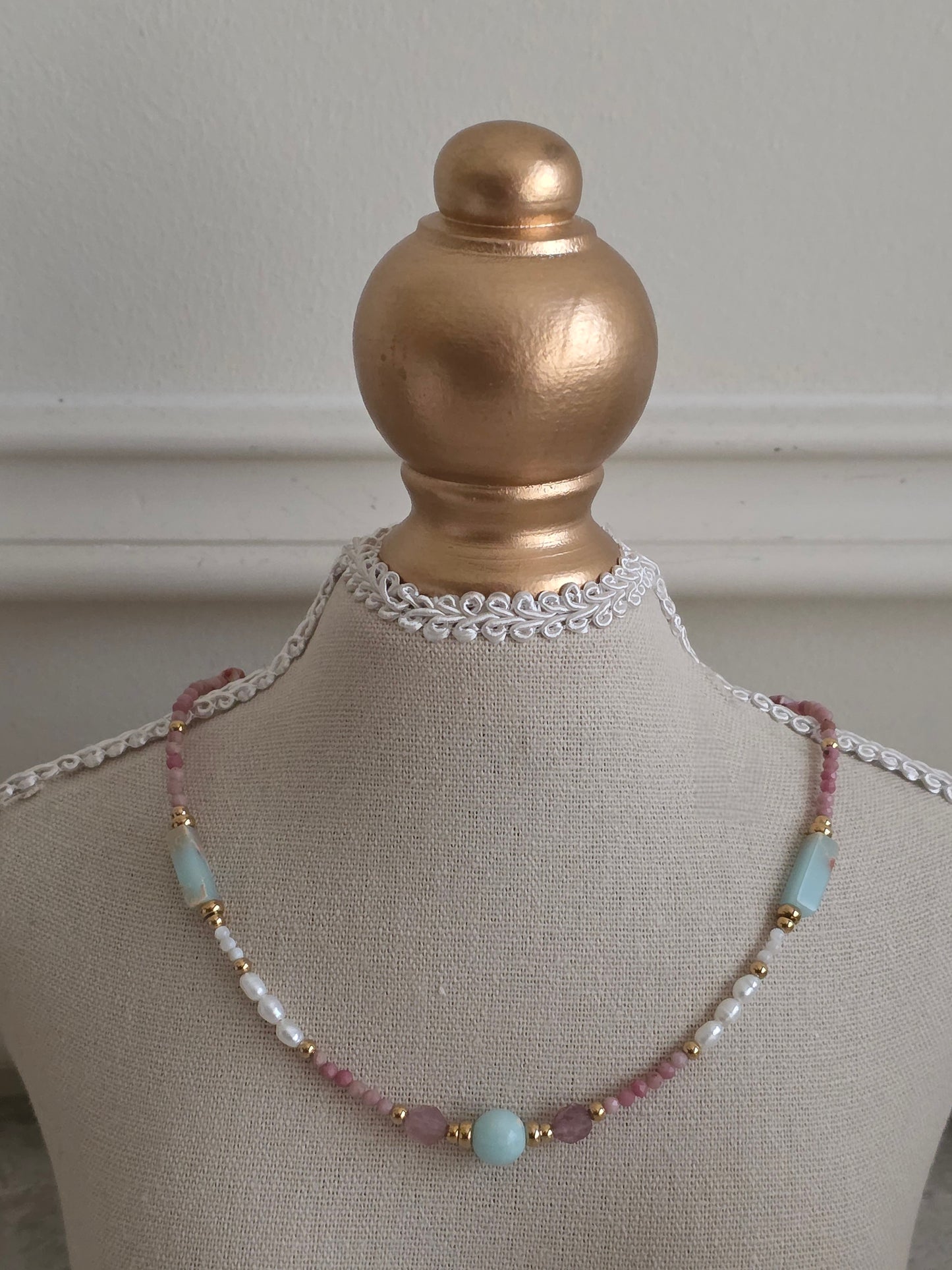Natural stone and pearl necklace