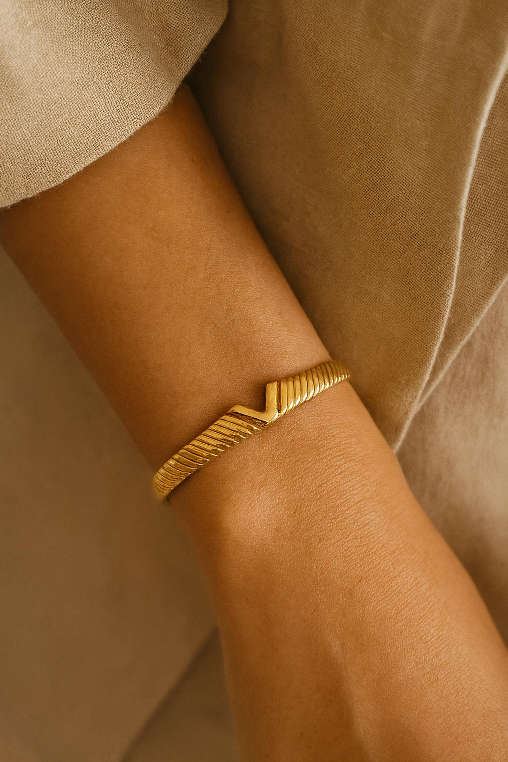 VIVIA BANGLE