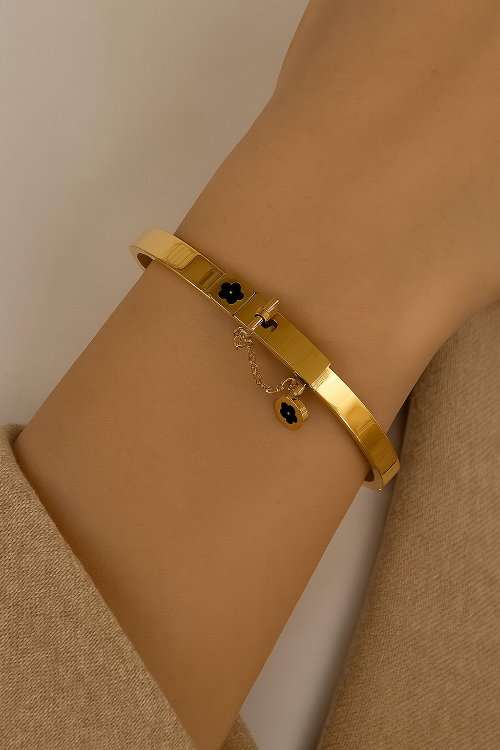 ALANAY LUCKY FLOWER BANGLE