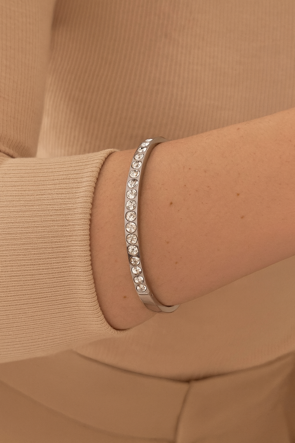 LARA BANGLE