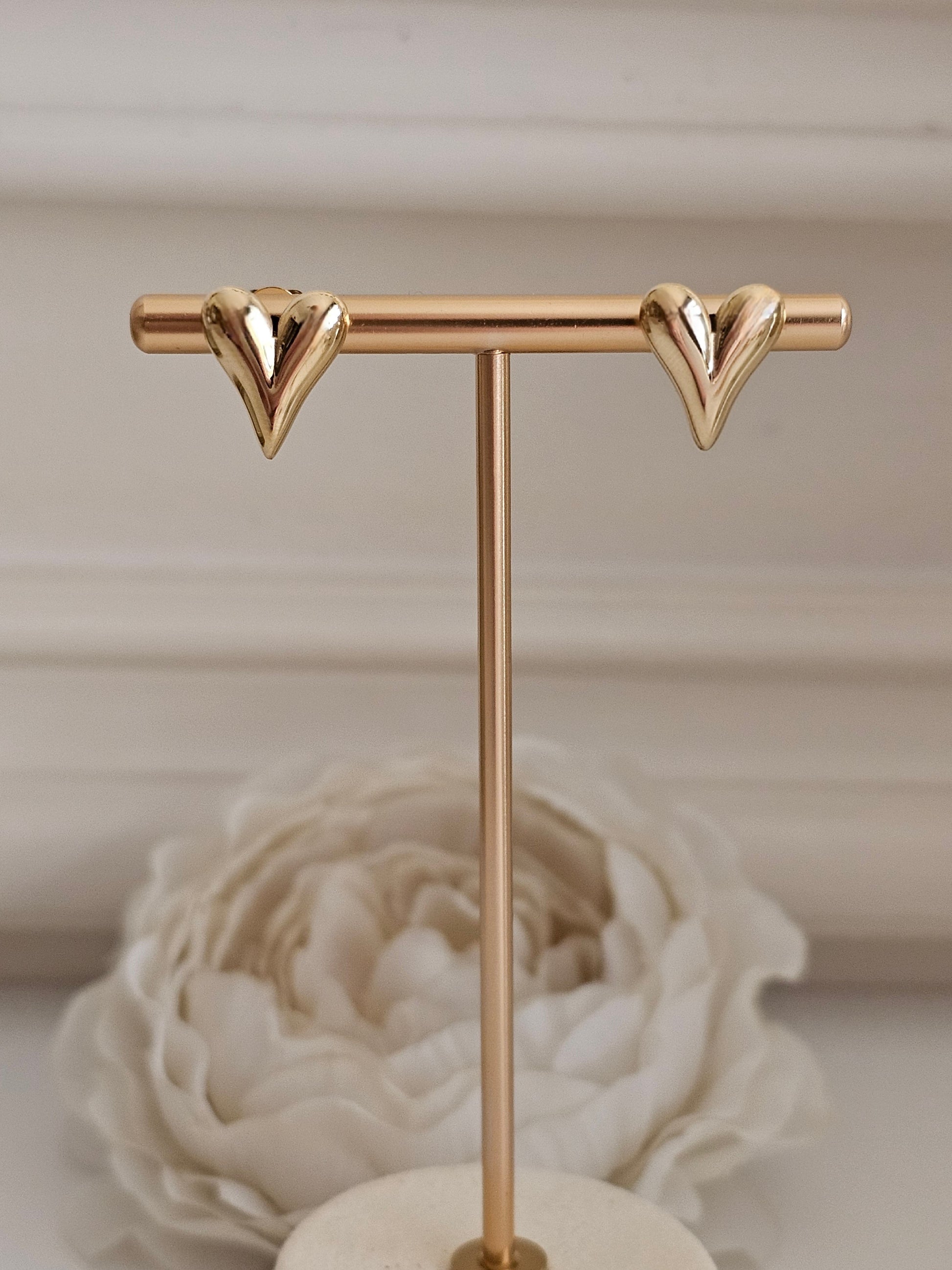 Gold vintage heart earrings