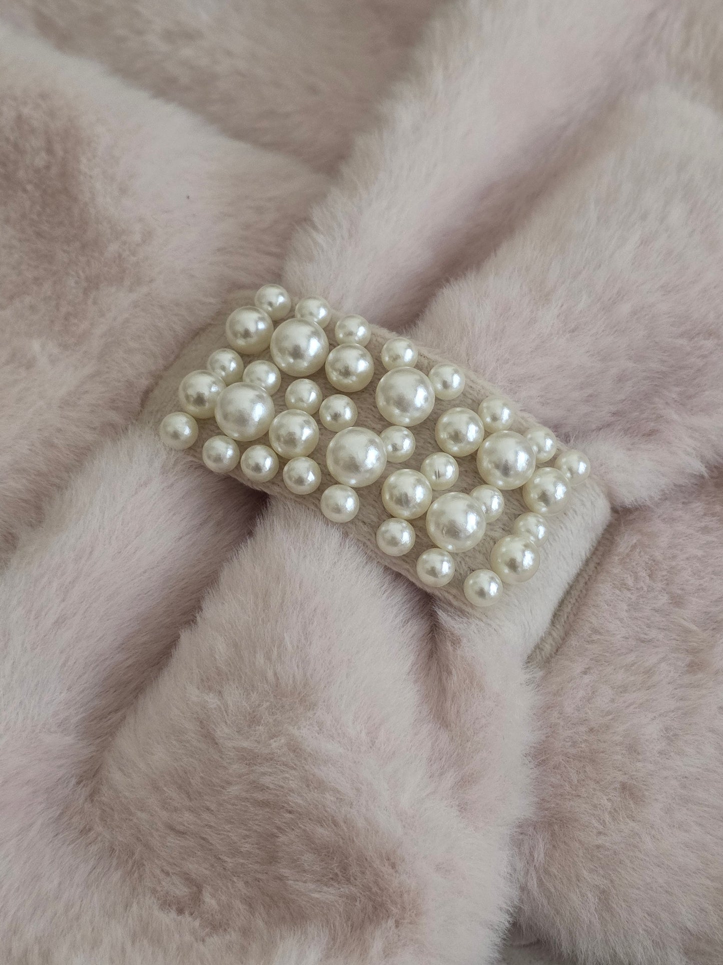 PEARLY NECK WARMER