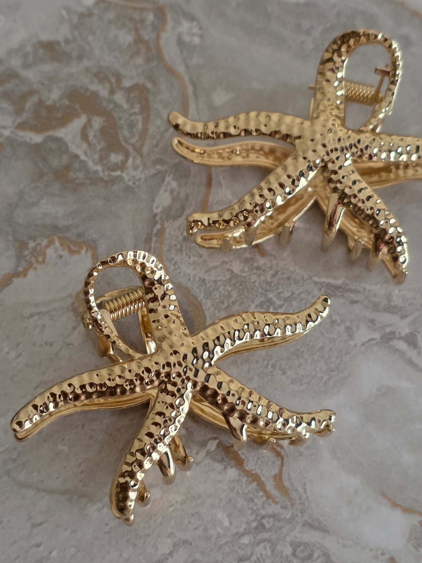 GOLDEN STARFISH HAIR CLAW