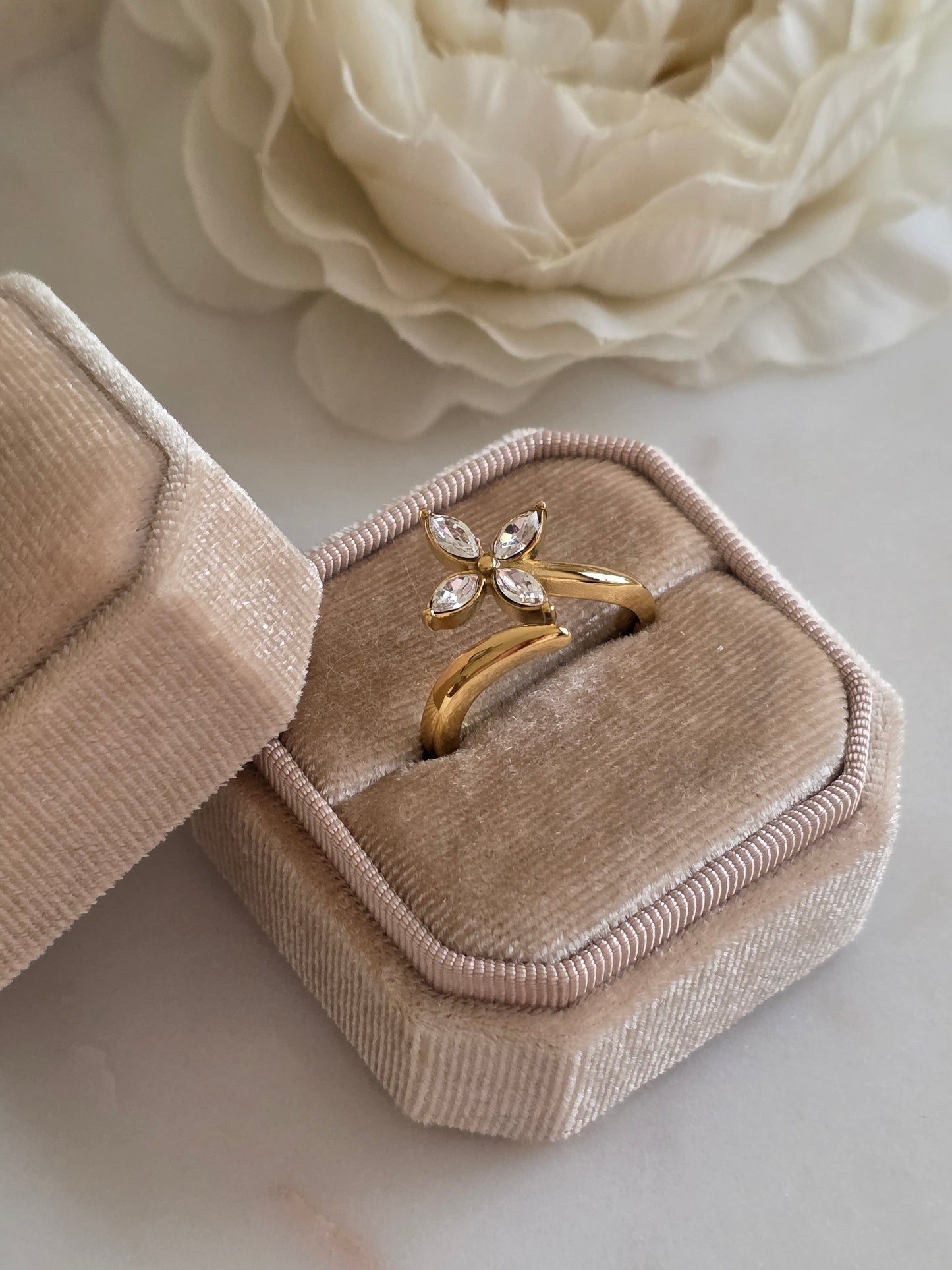 SABA FLOWER RING