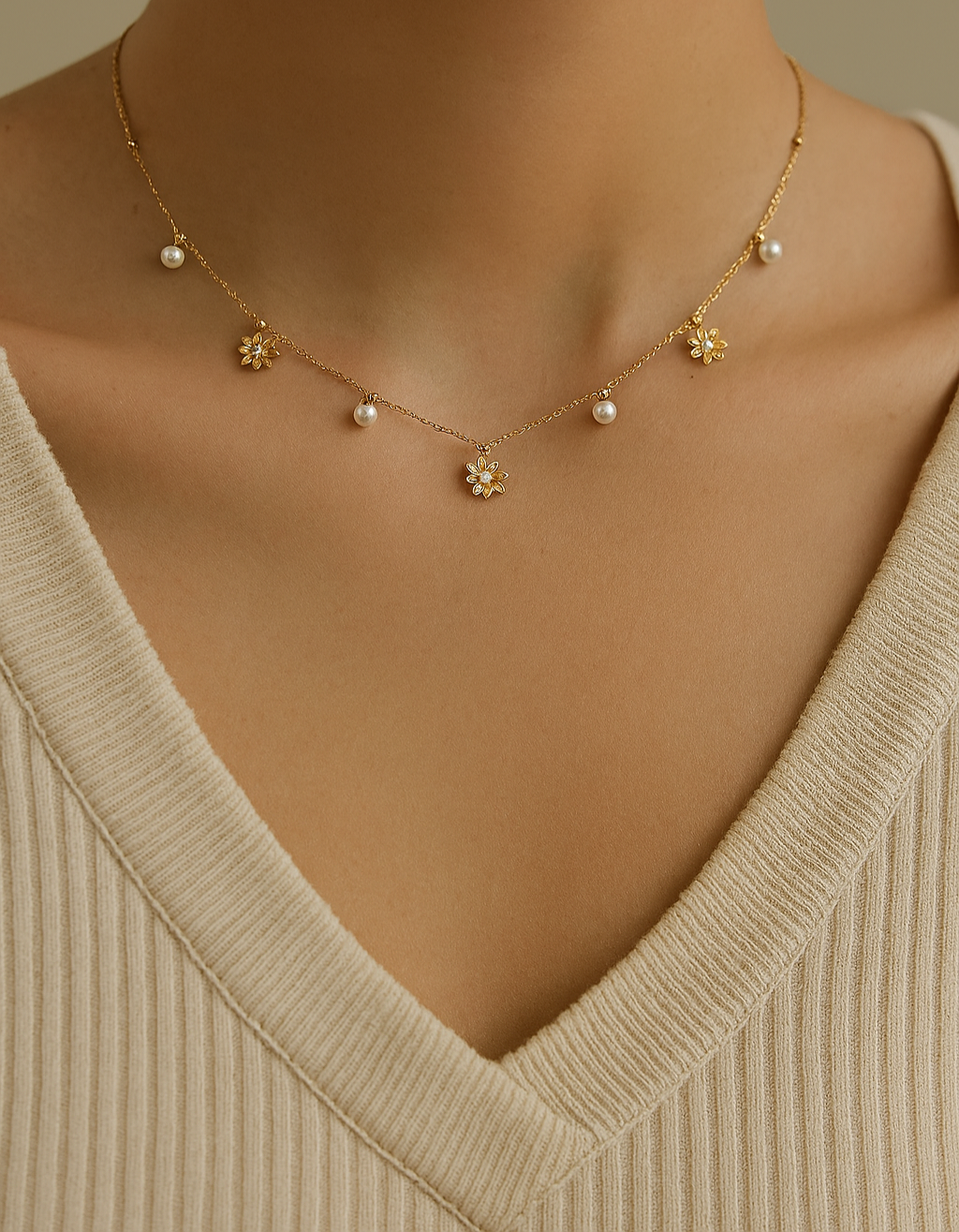 LIA PEARL FLOWER NECKLACE