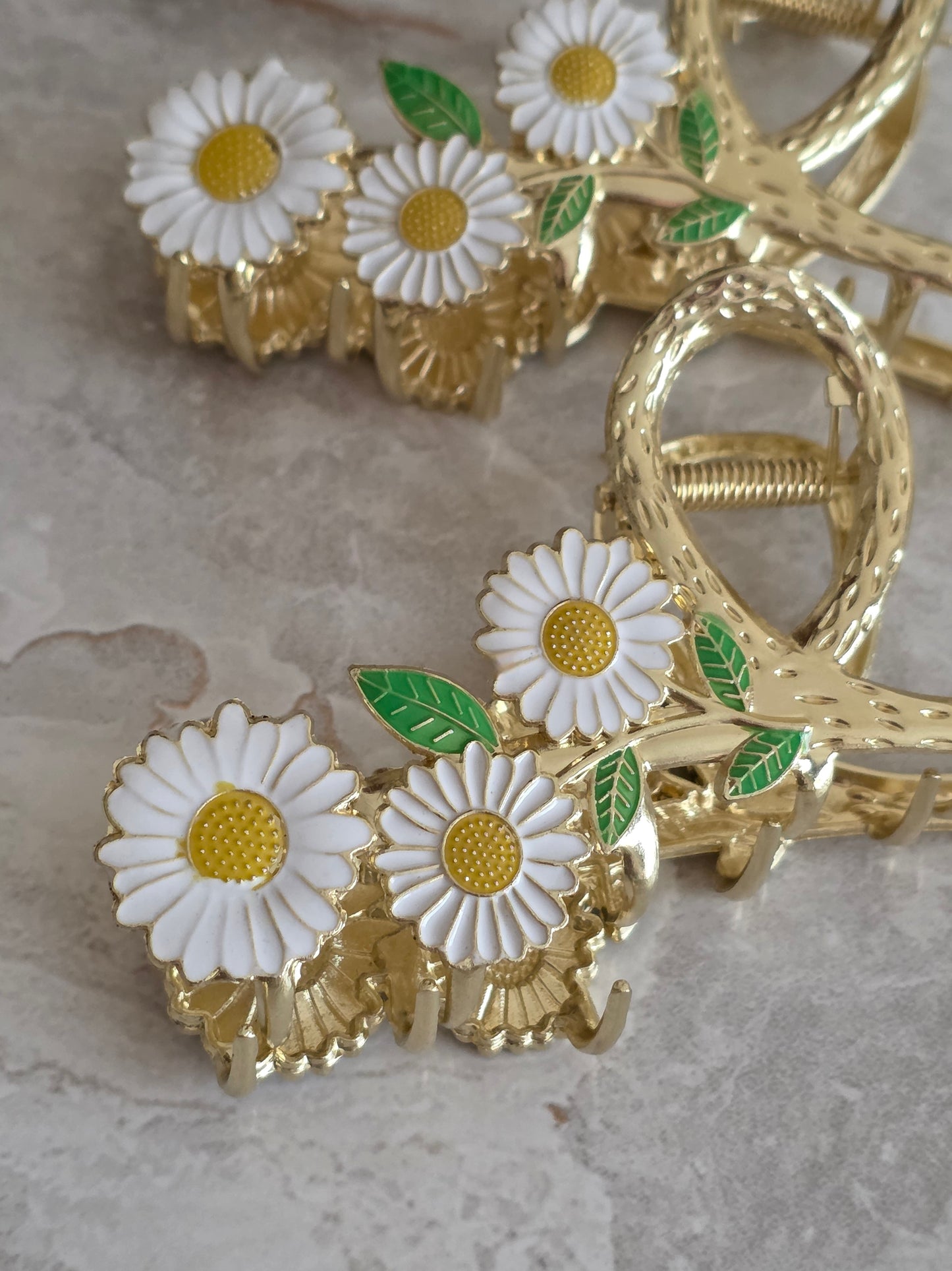 DAISY HAIR CLAW
