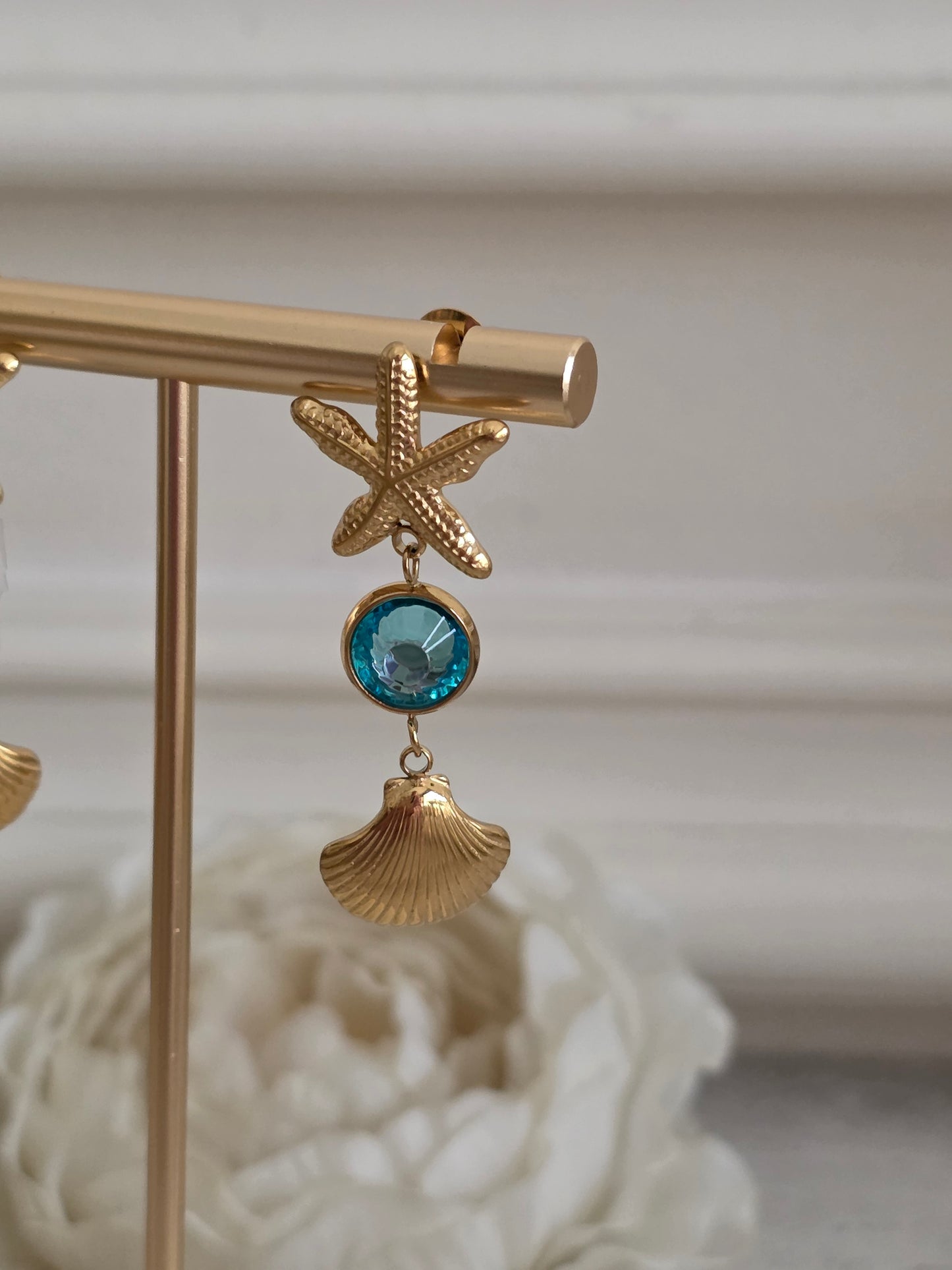 BADE SHELL EARRINGS