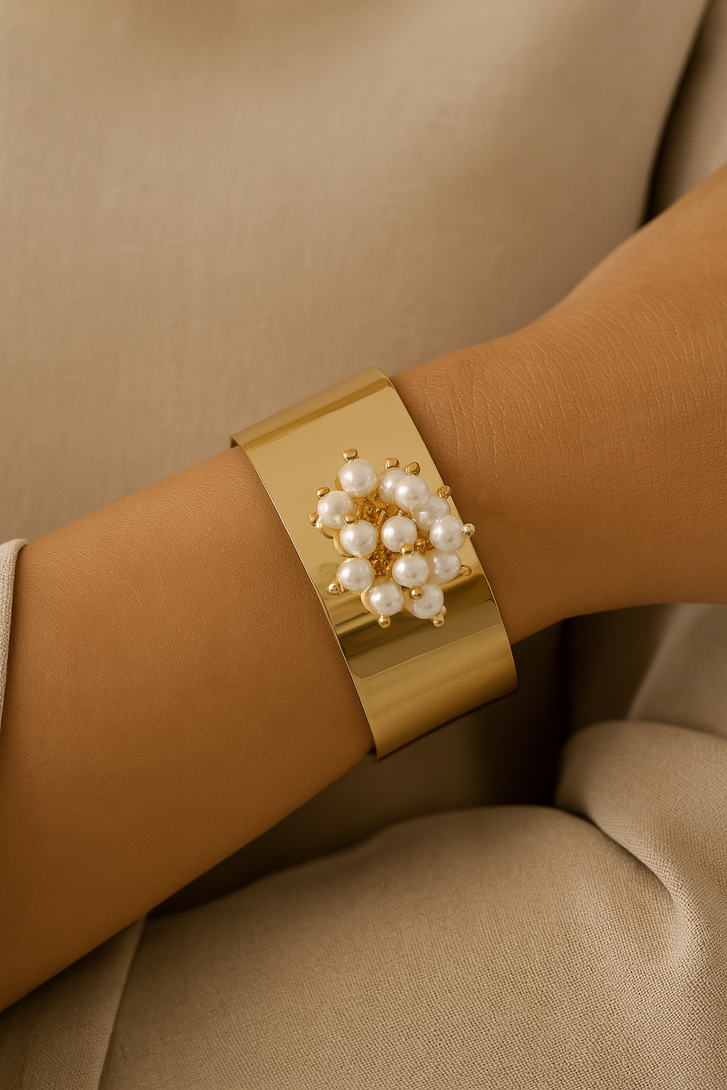 AZIZAH PEARL CUFF BANGLE