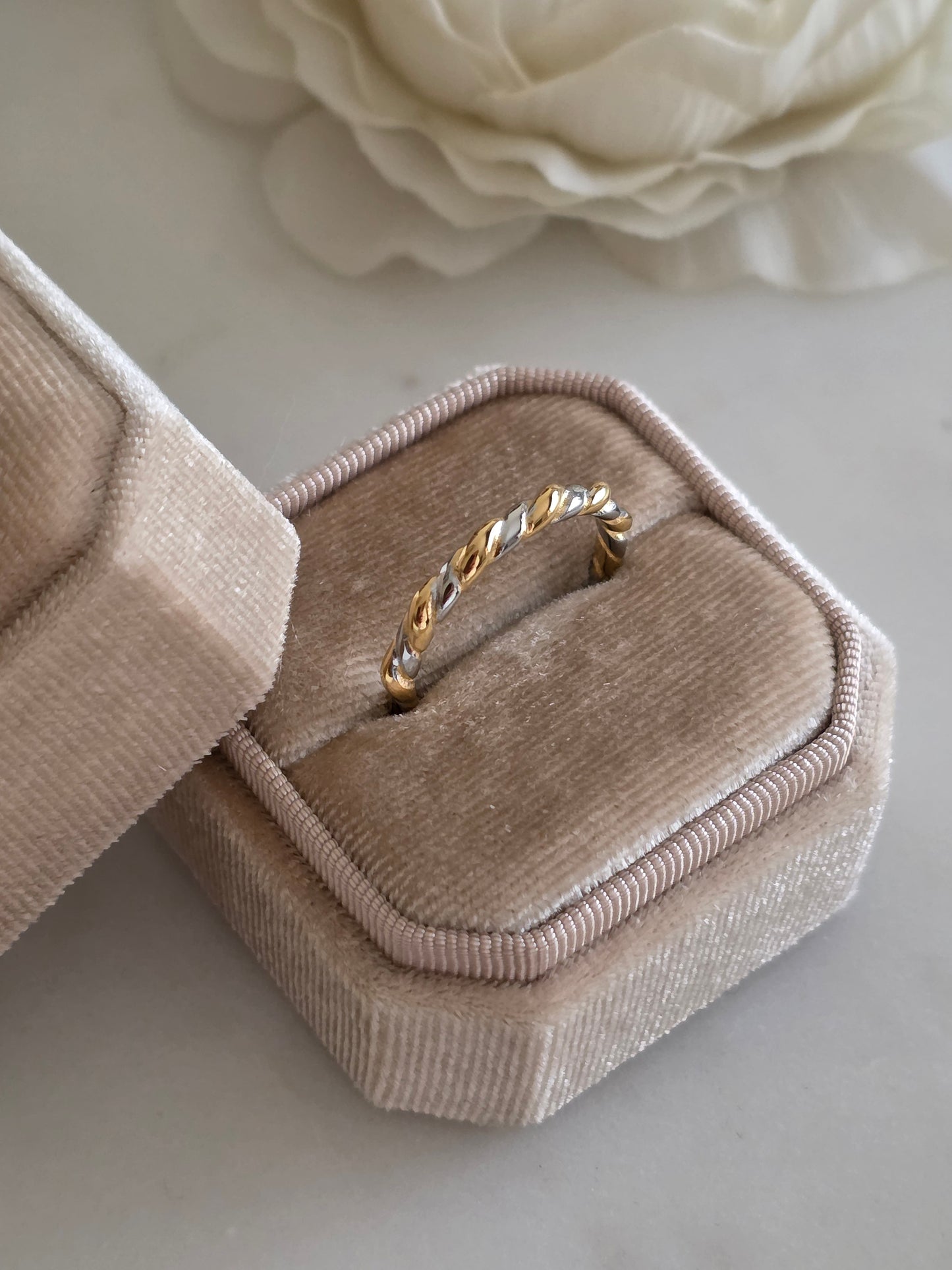 SHERIDA RING