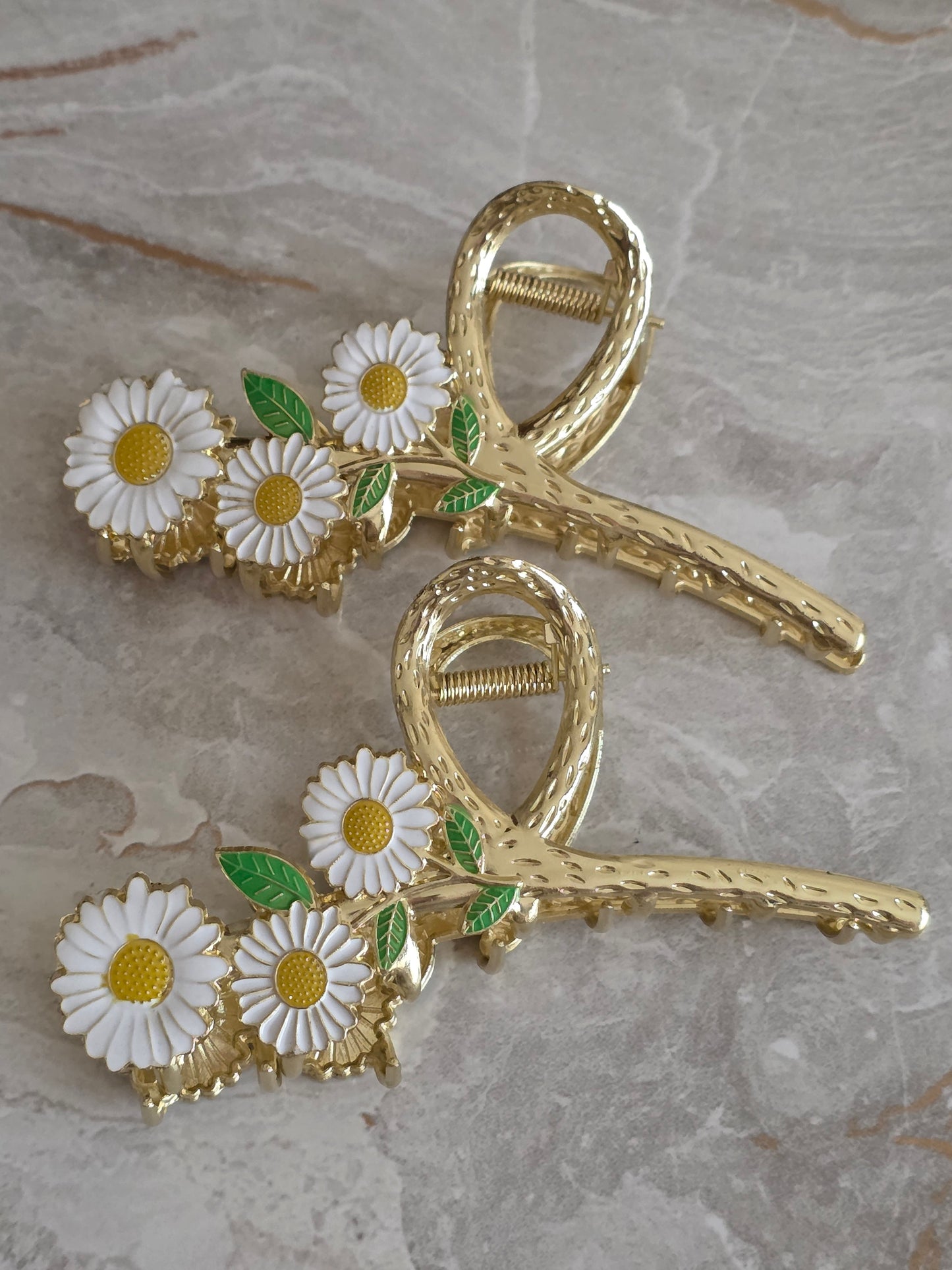 Daisy hair claw