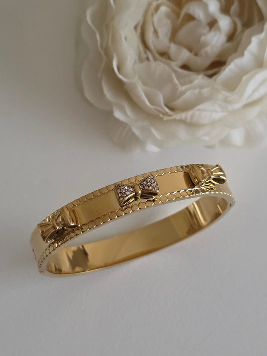 Gold cubic zirconia bow bangle