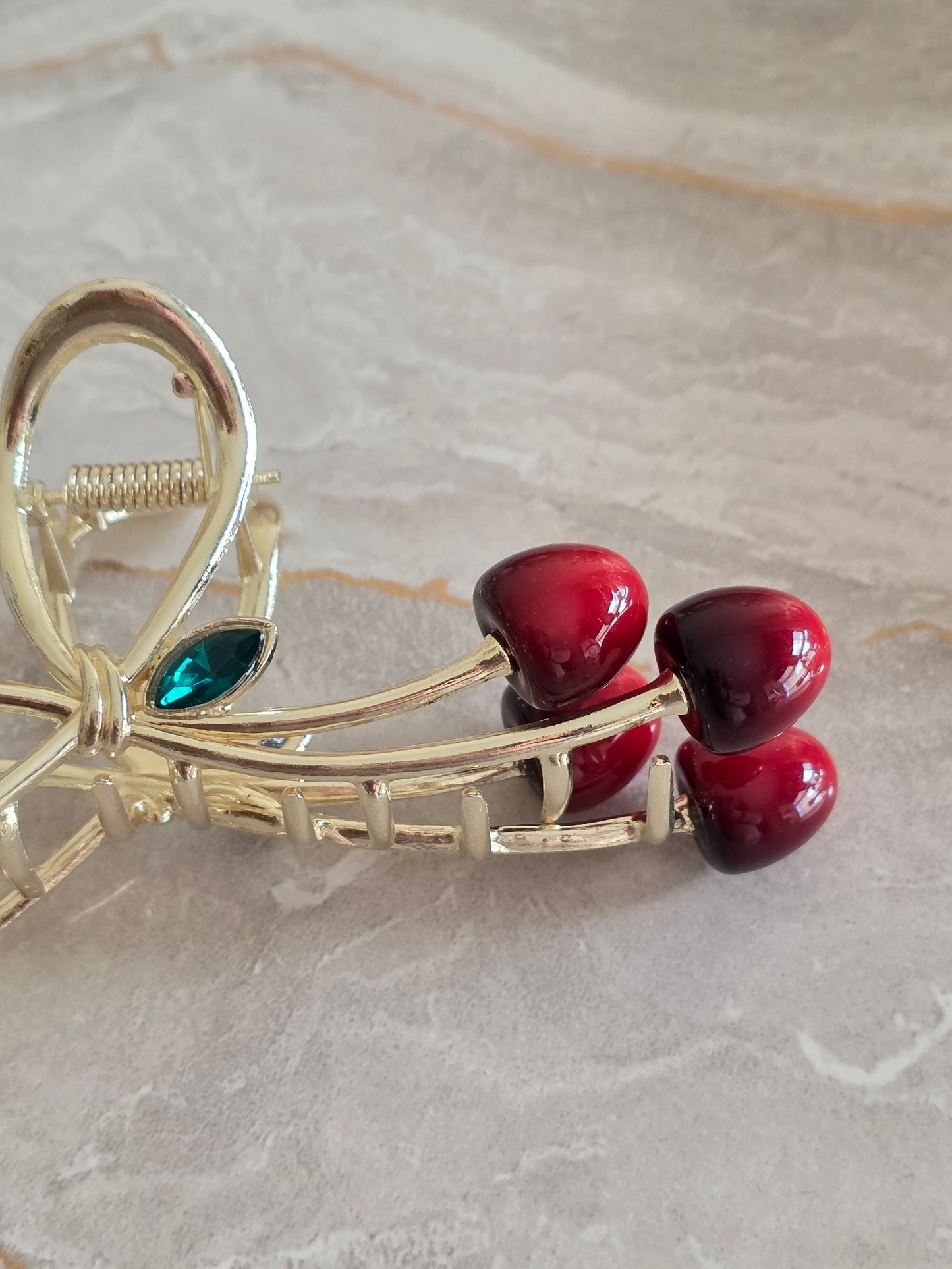 CHERRY POP HAIR CLAW