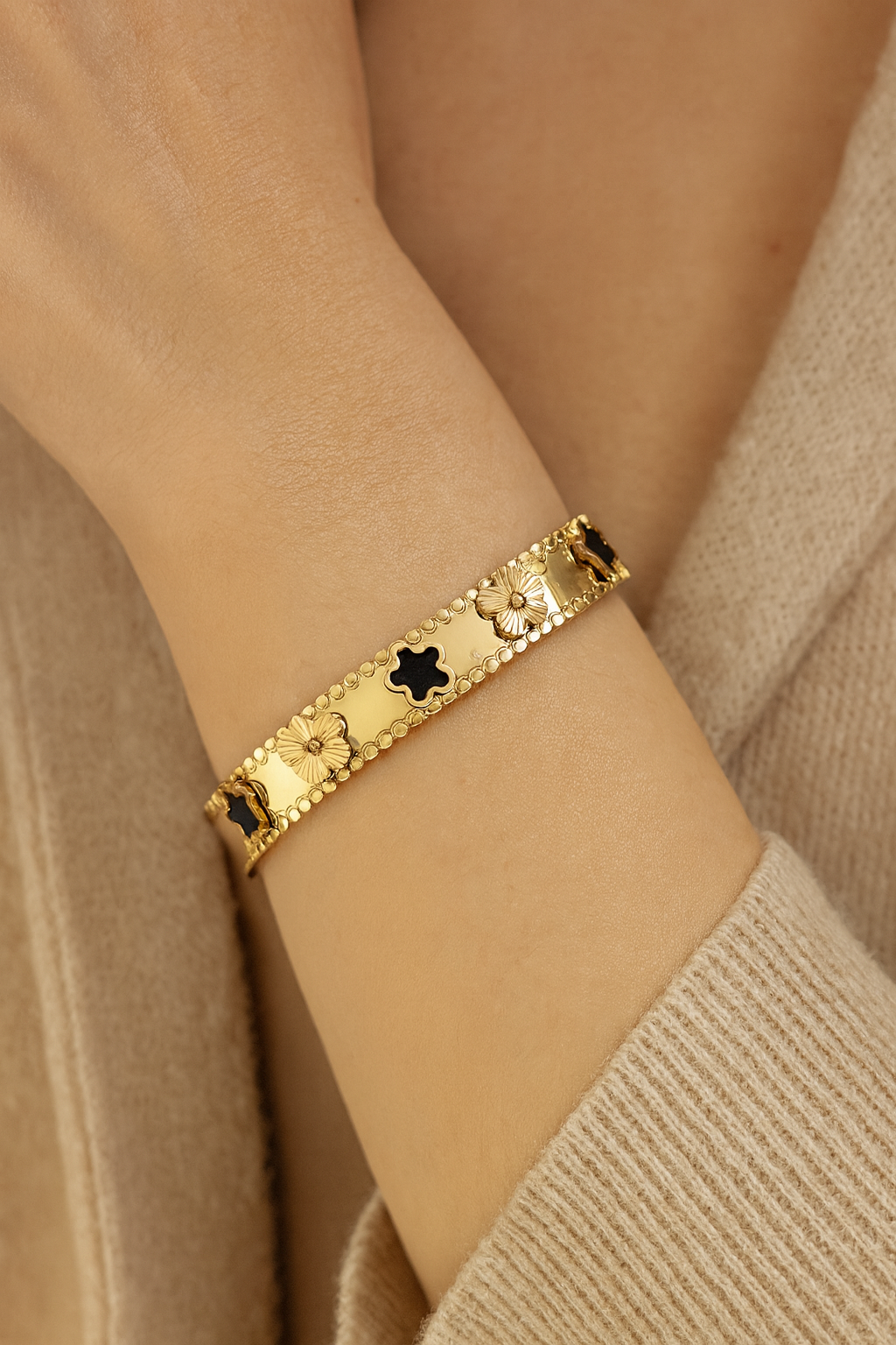 ELCIM CLOVER BANGLE