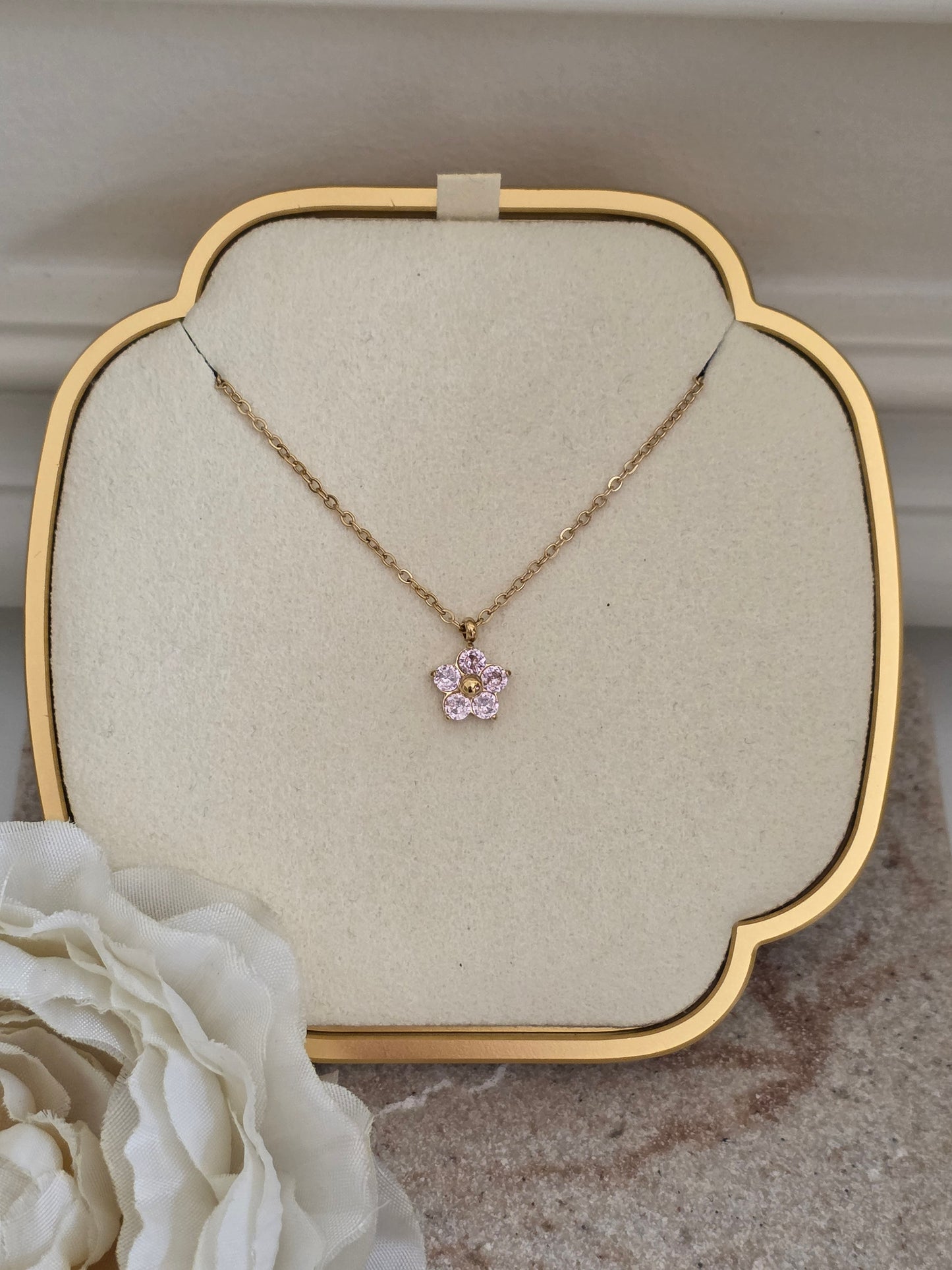 AFTA FLOWER PENDANT NECKLACE