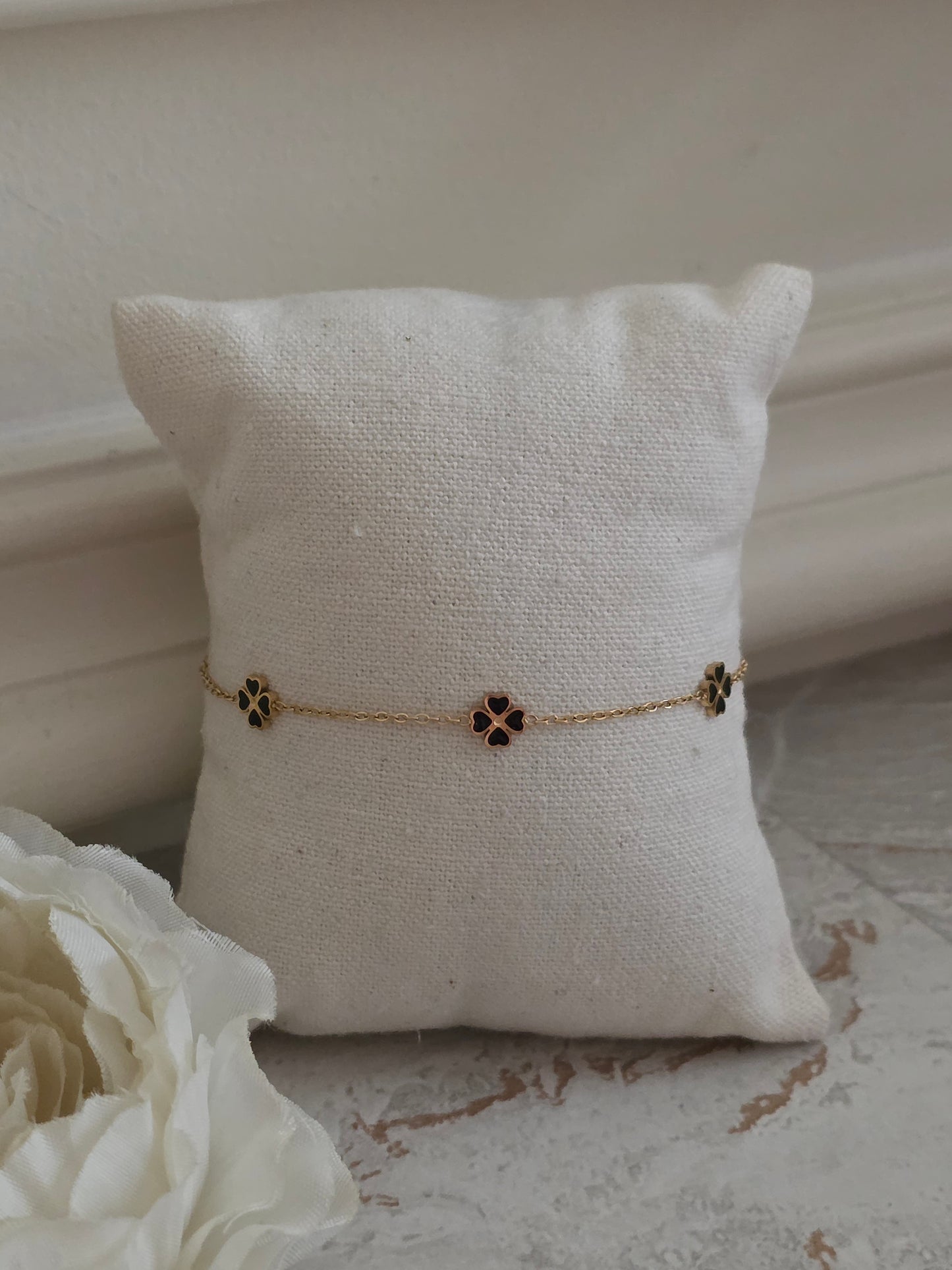 Gold dainty Clover Bracelet