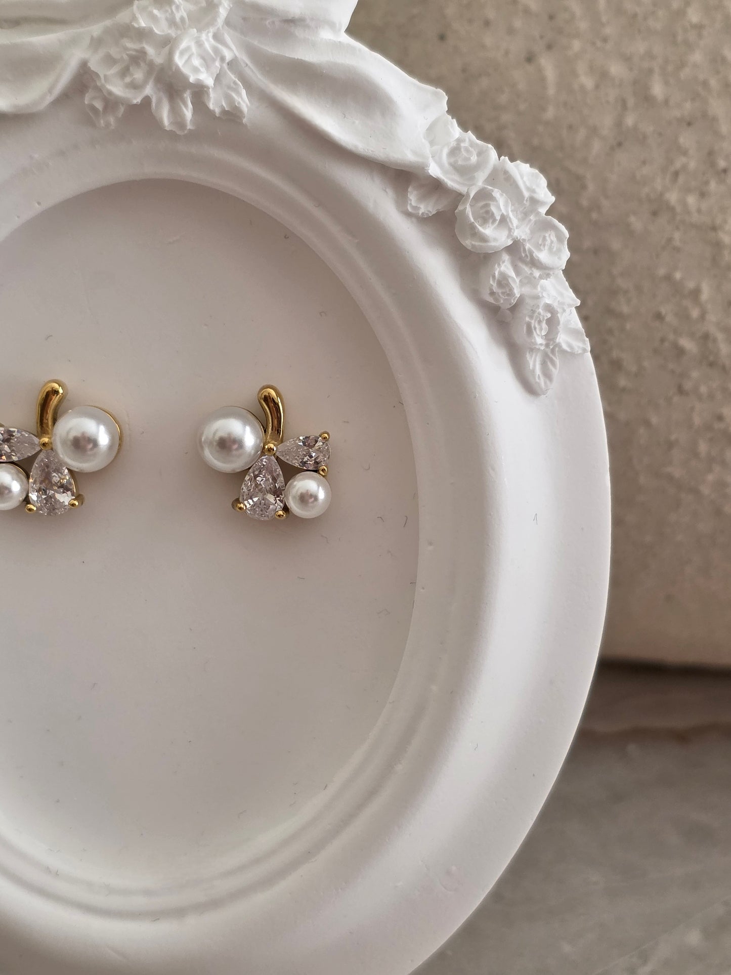YELDA PEARL EARRINGS