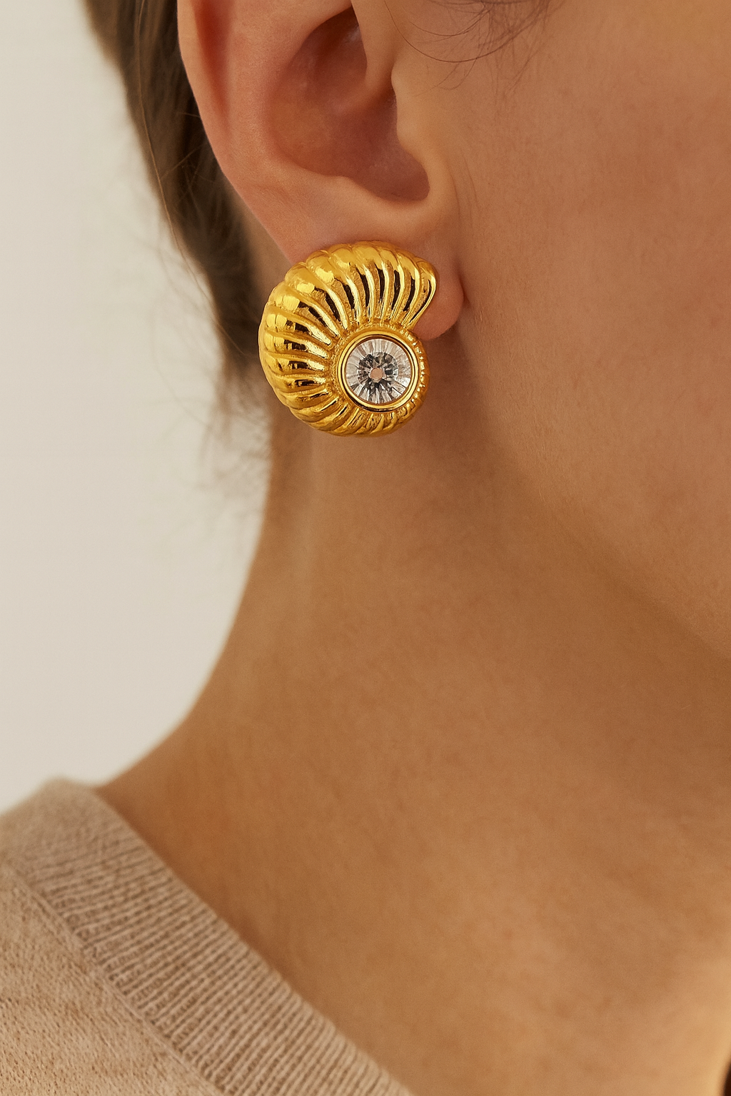 TALIBA CHUNKY SHELL EARRINGS