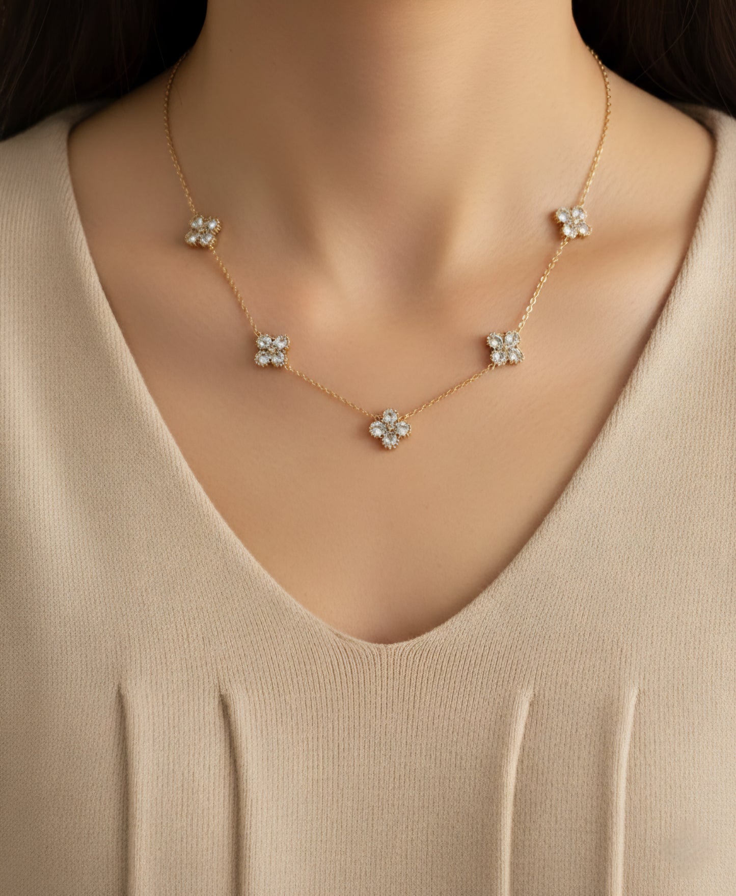 ARAY CLOVER NECKLACE