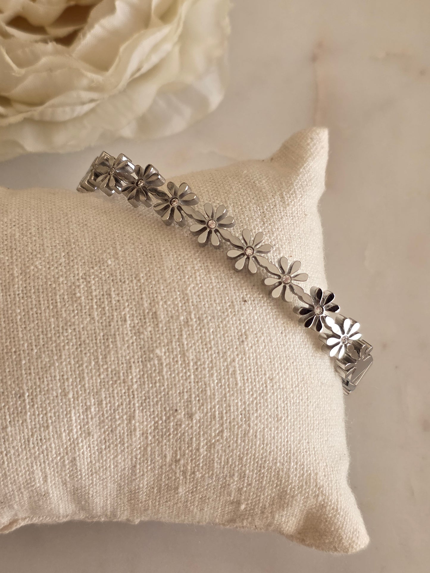 SEV FLOWER BANGLE