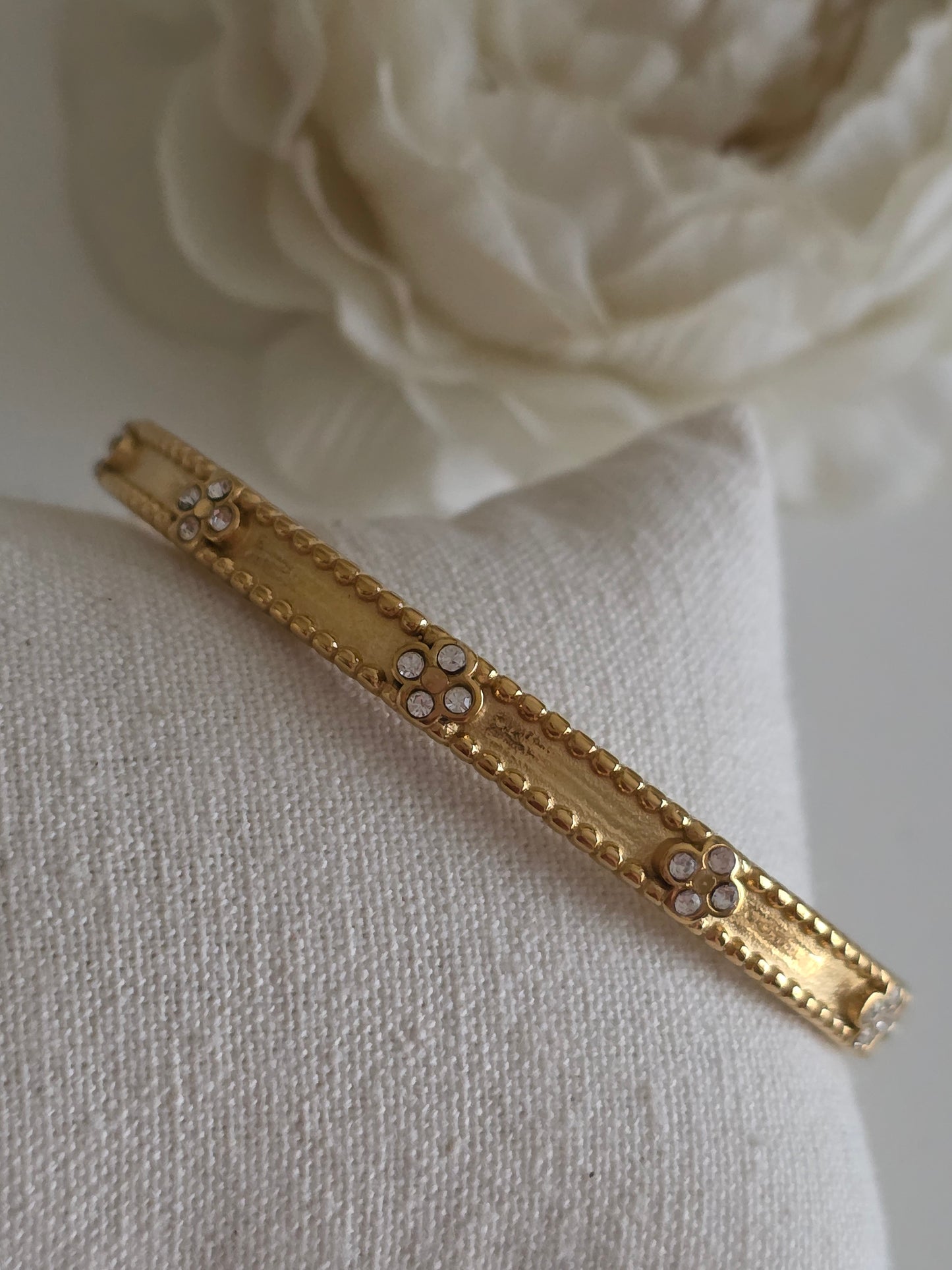 ILAY CLOVER BANGLE