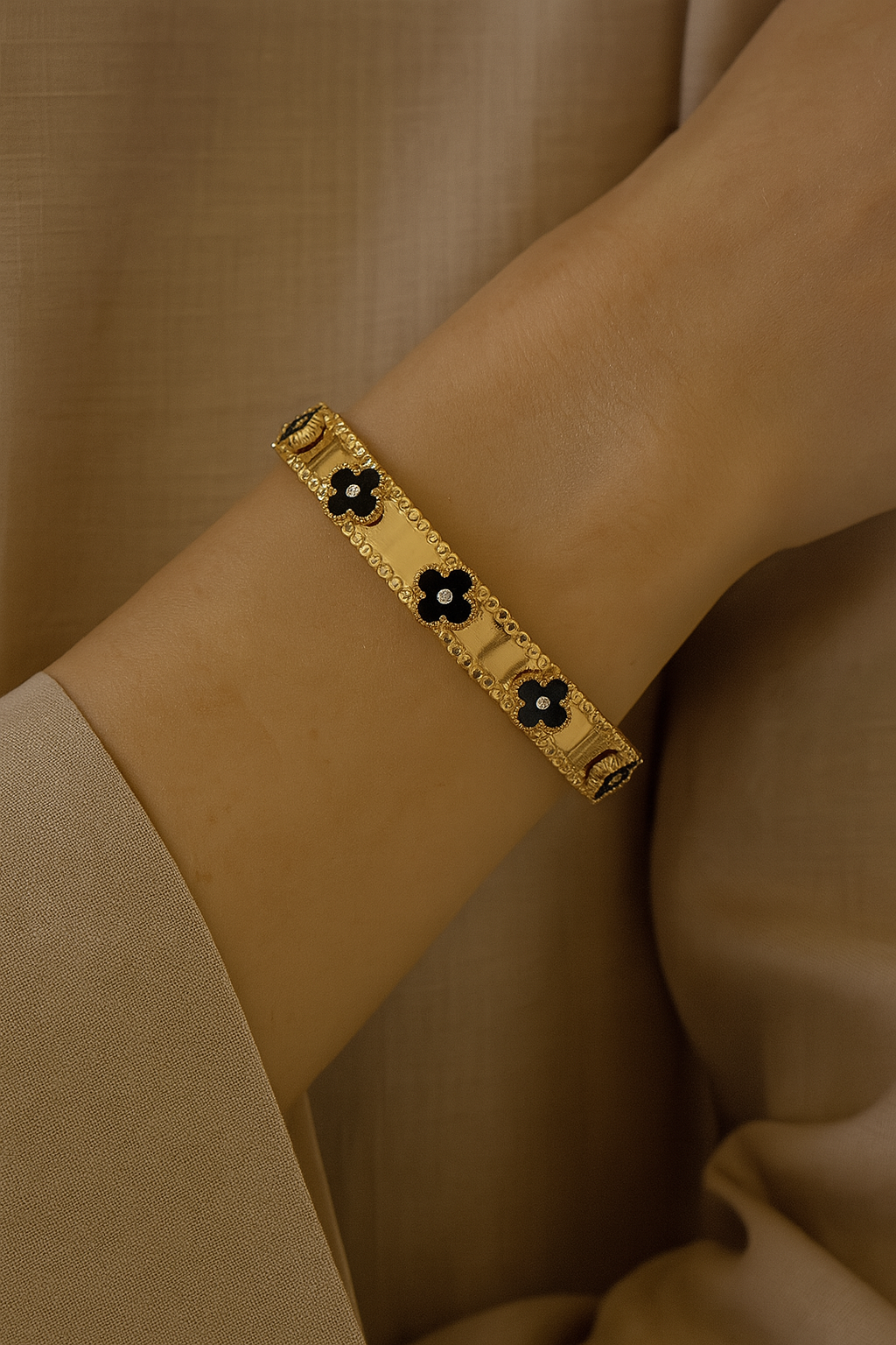 MERI CLOVER BANGLE