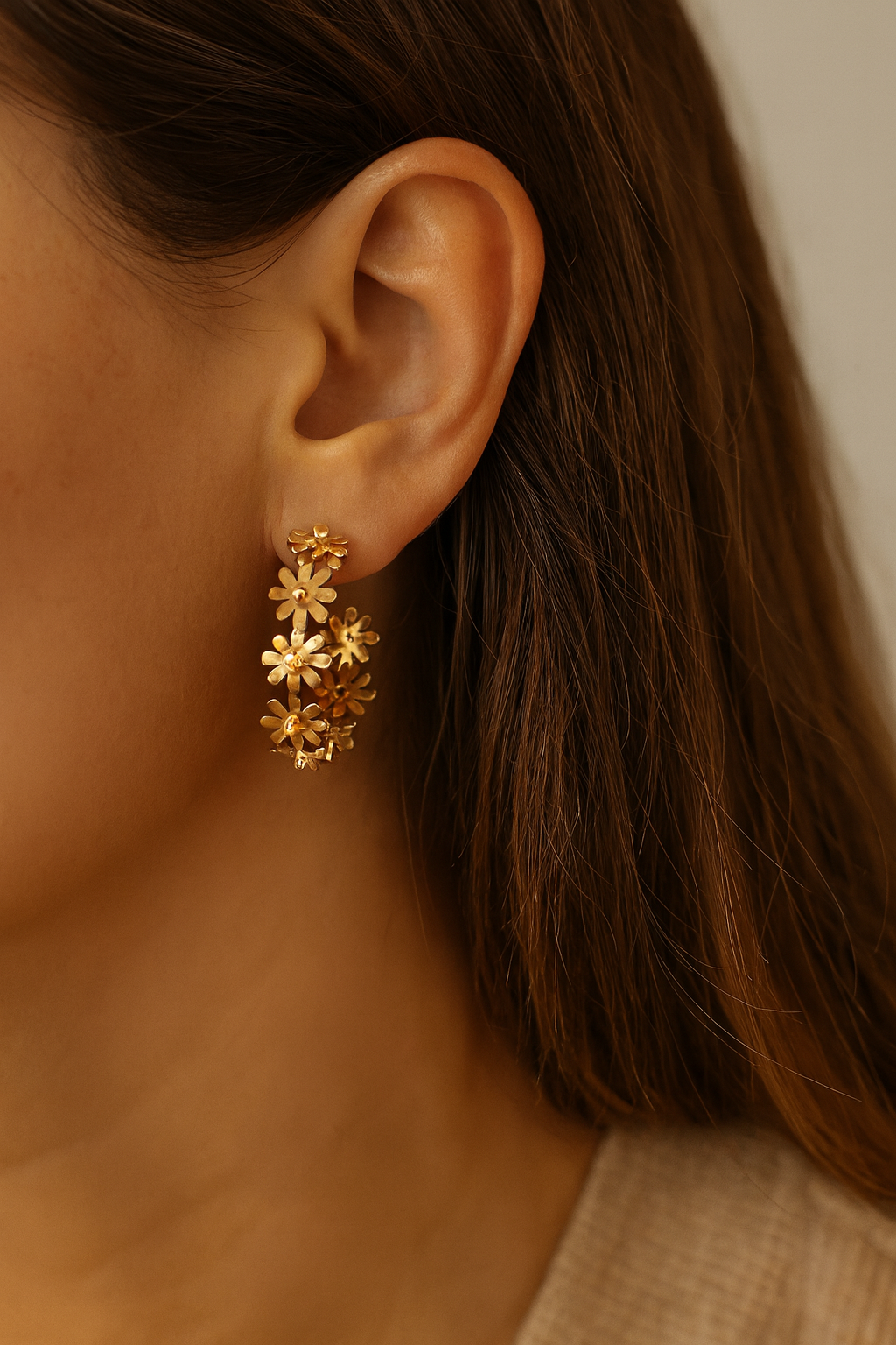 PELINA FLOWER HOOP EARRINGS