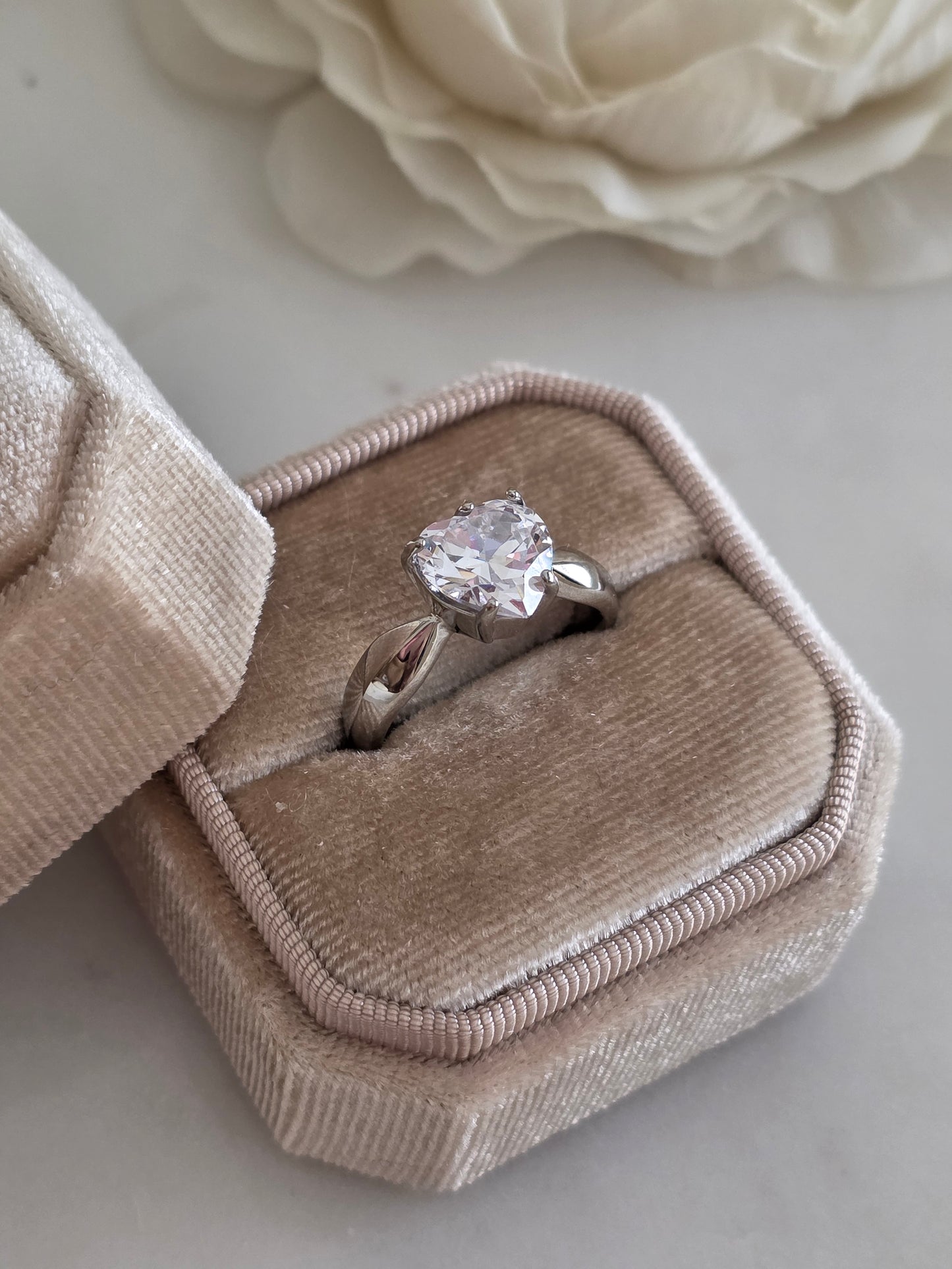 VELDA HEART RING