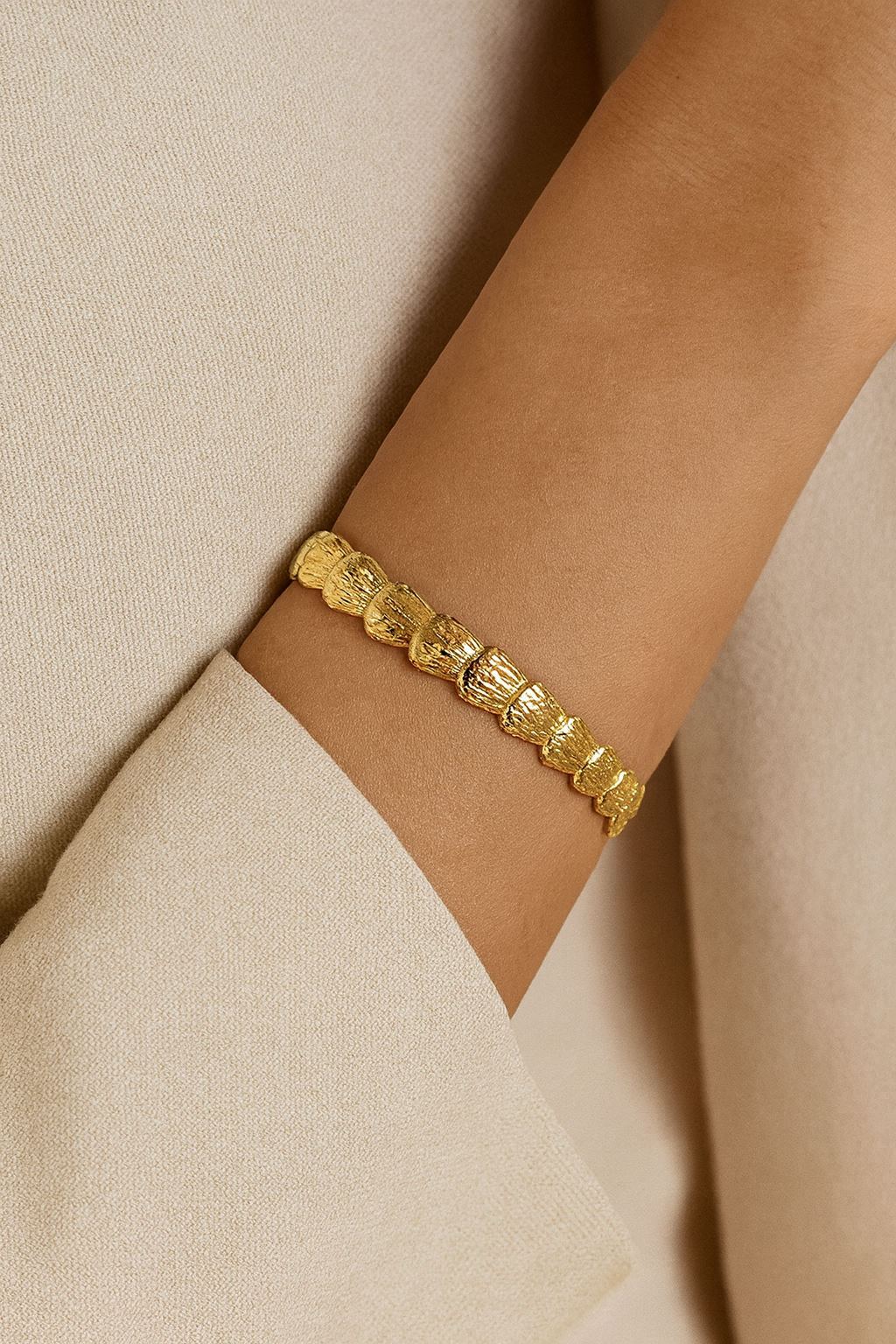 MERRI SHELL OPEN BANGLE