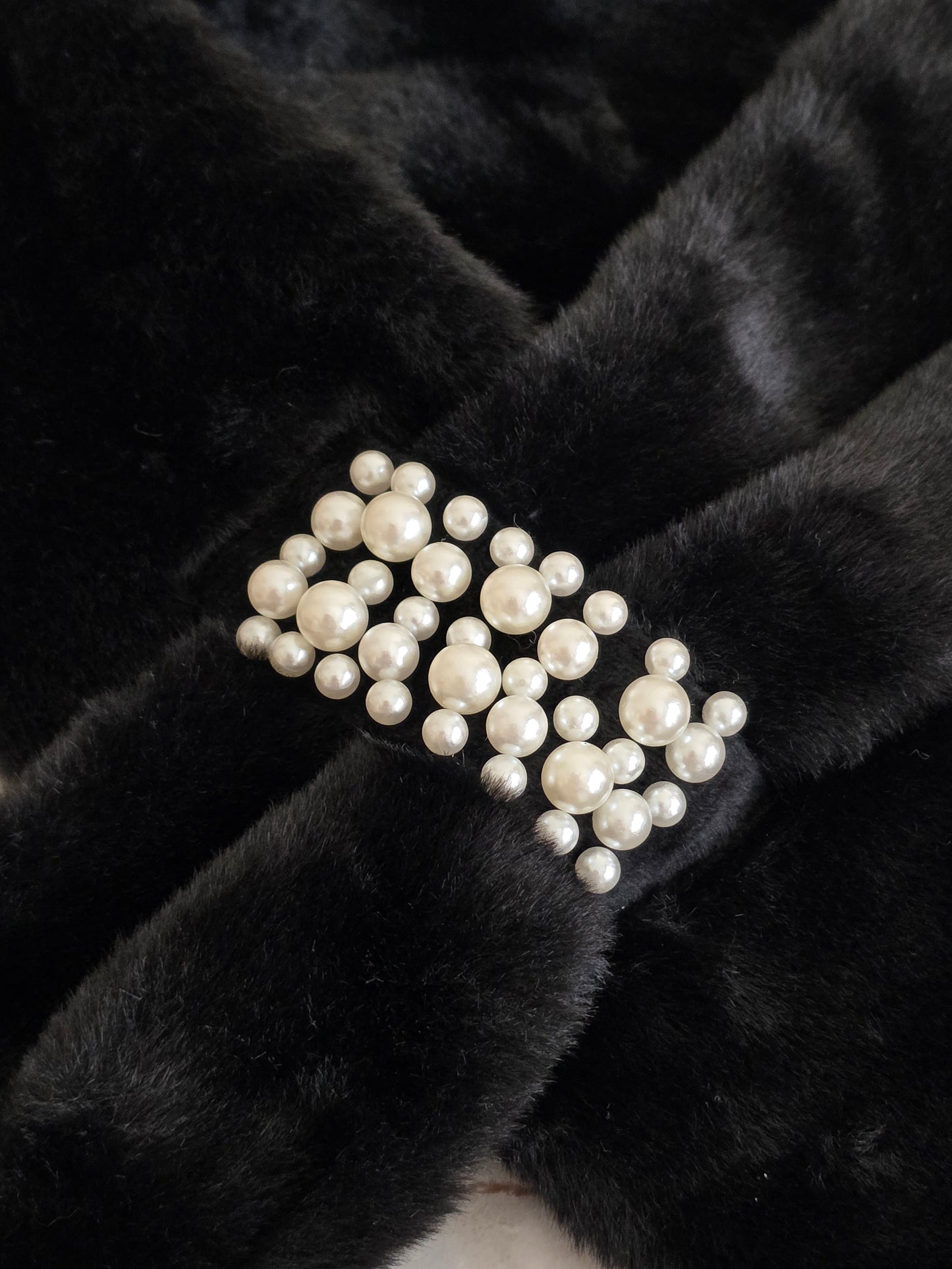 PEARLY NECK WARMER