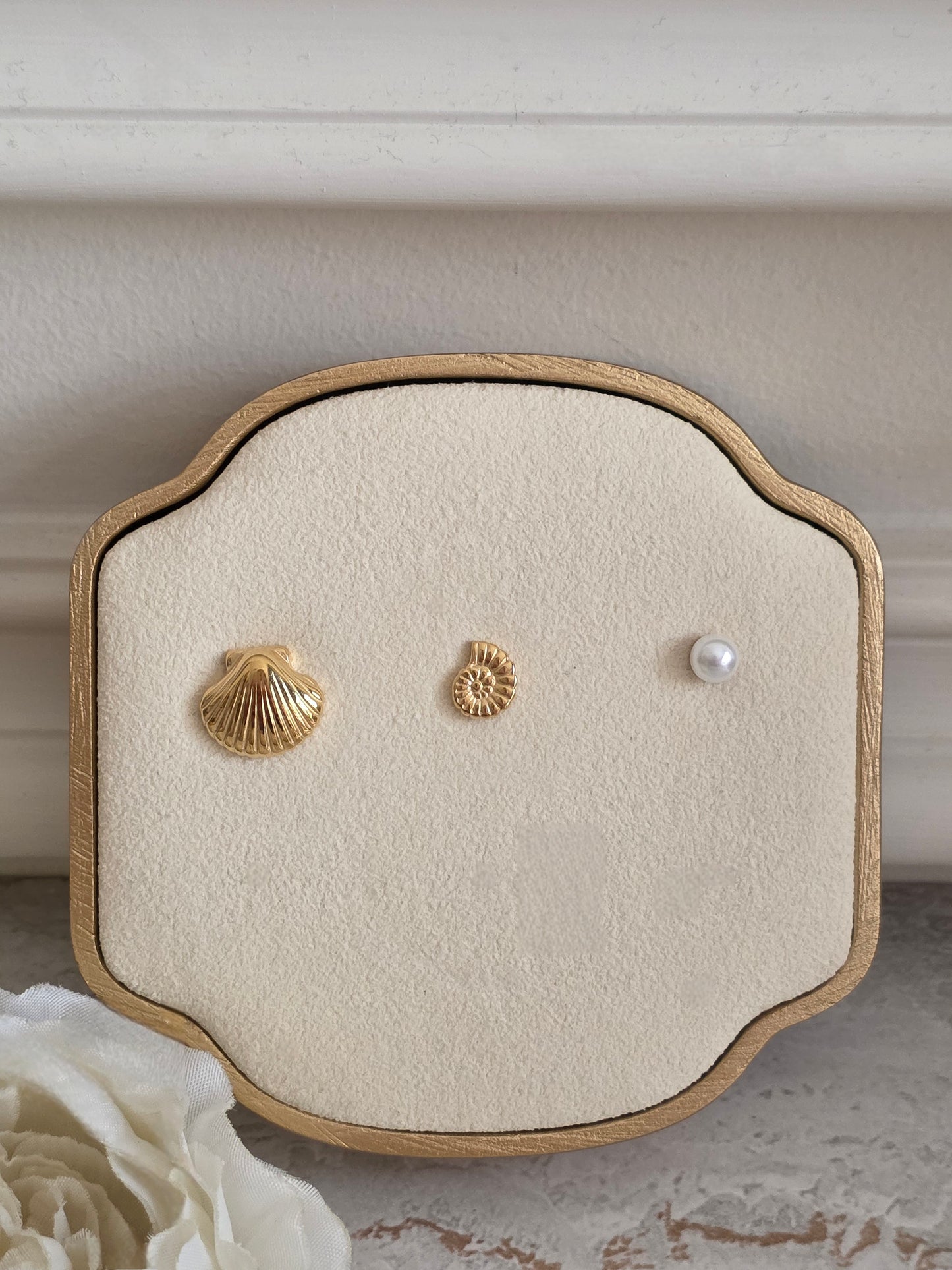 Gold Shell earring set