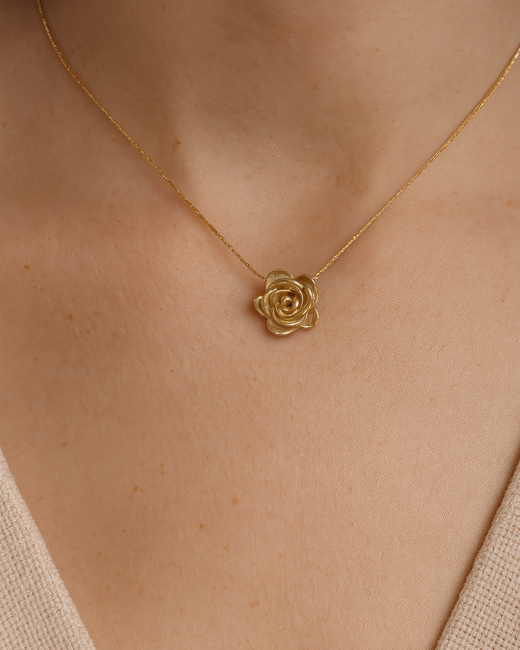 LIRA FLOWER NECKLACE