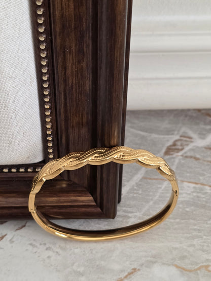 YARE BANGLE