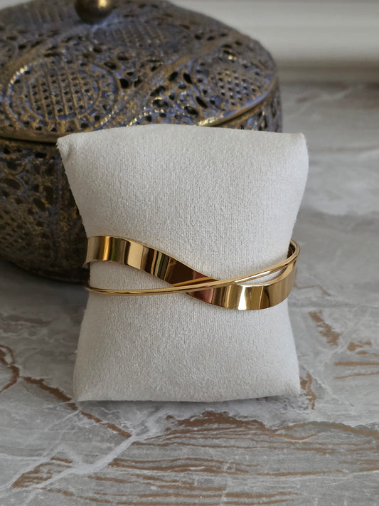 Twist Wave Gold Cuff Bangle