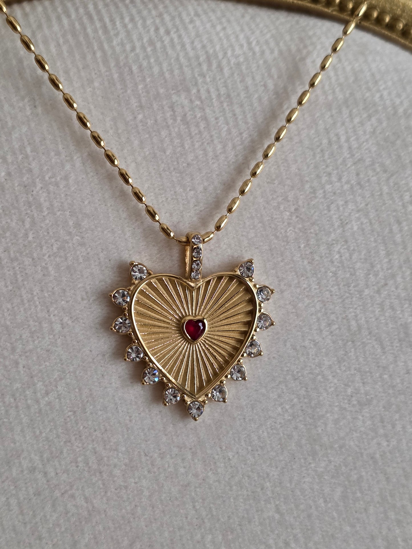 ALMIDA HEART NECKLACE