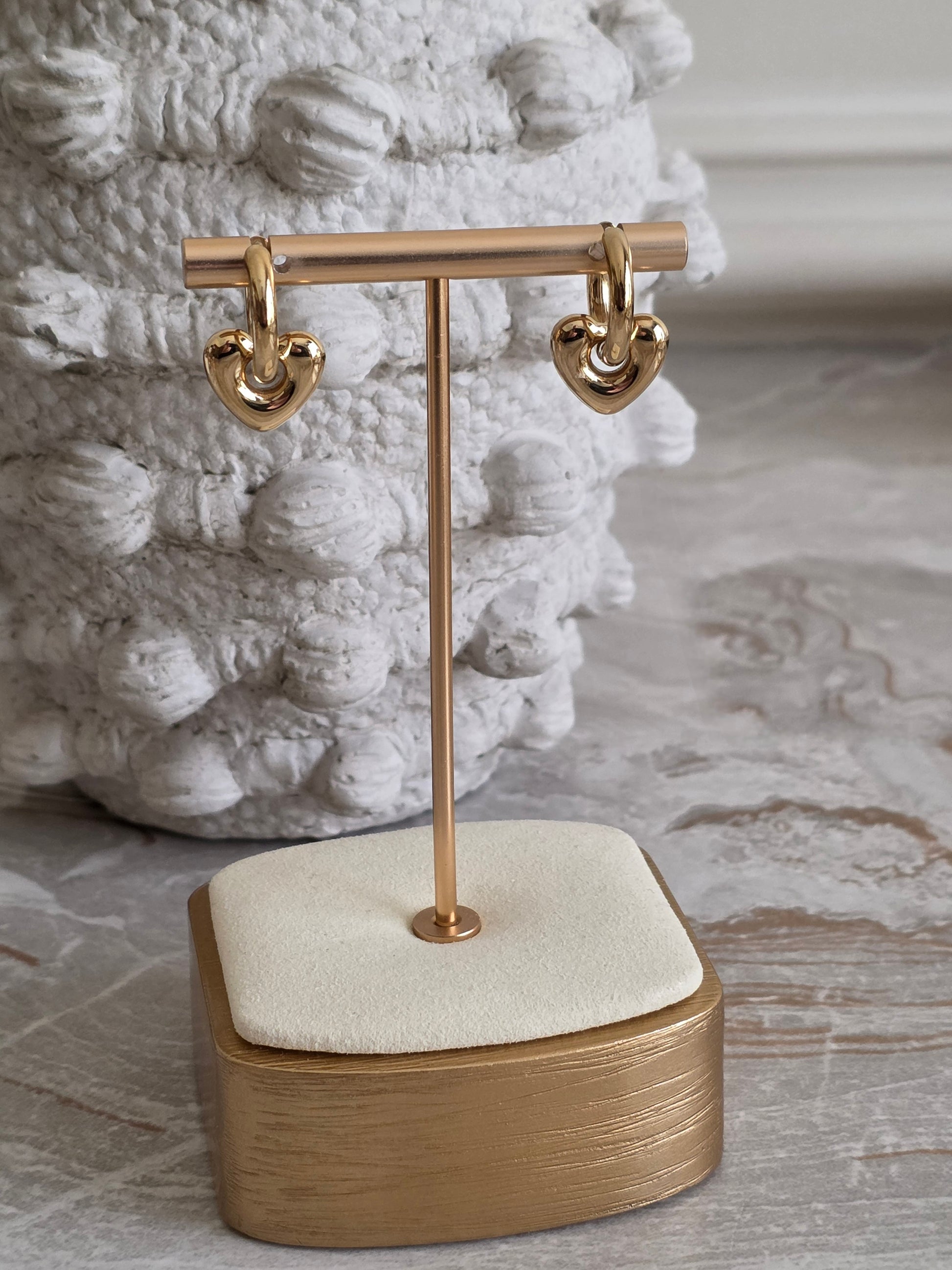 gold heart hoop earrings