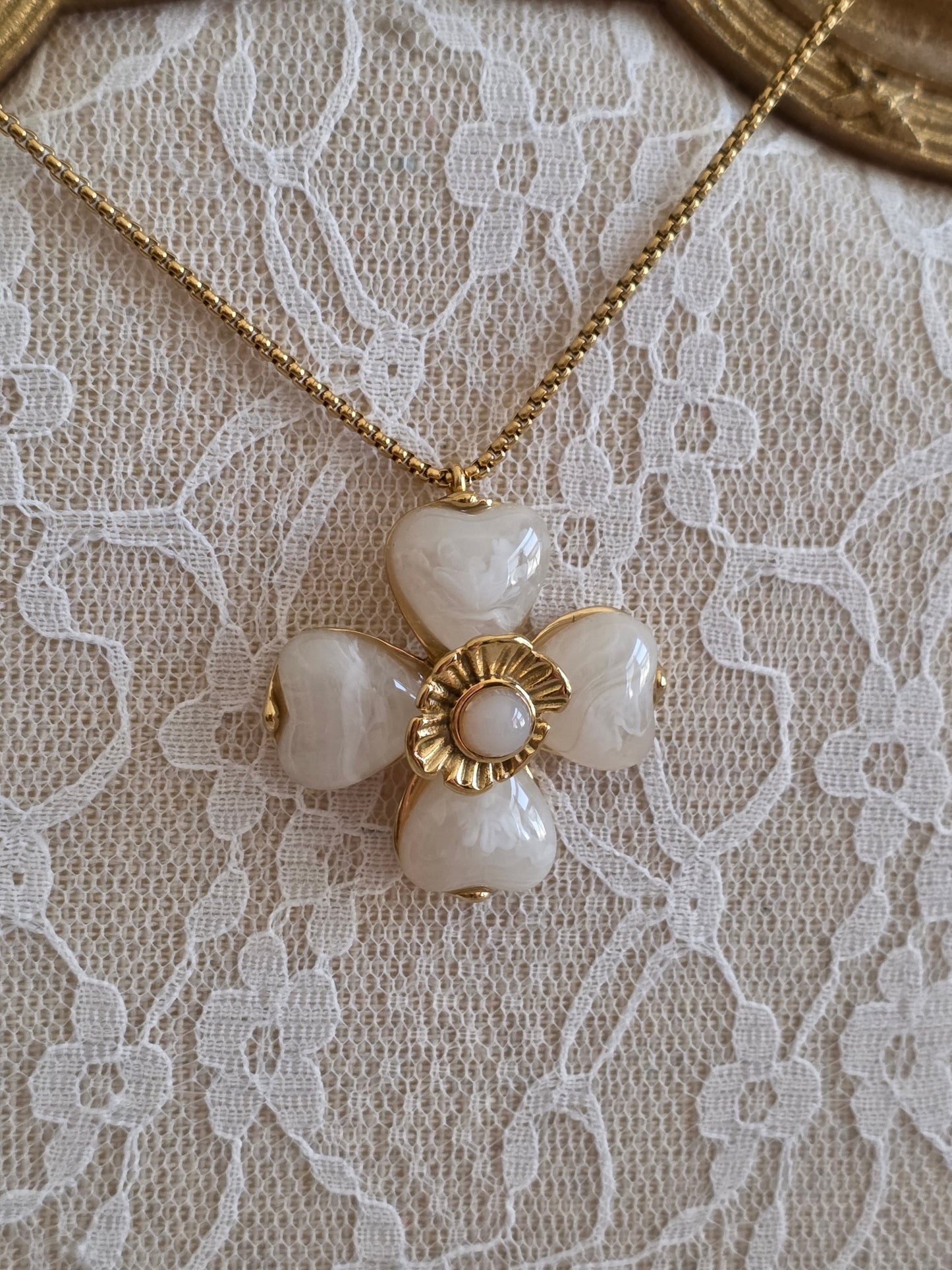DILAN CLOVER NECKLACE